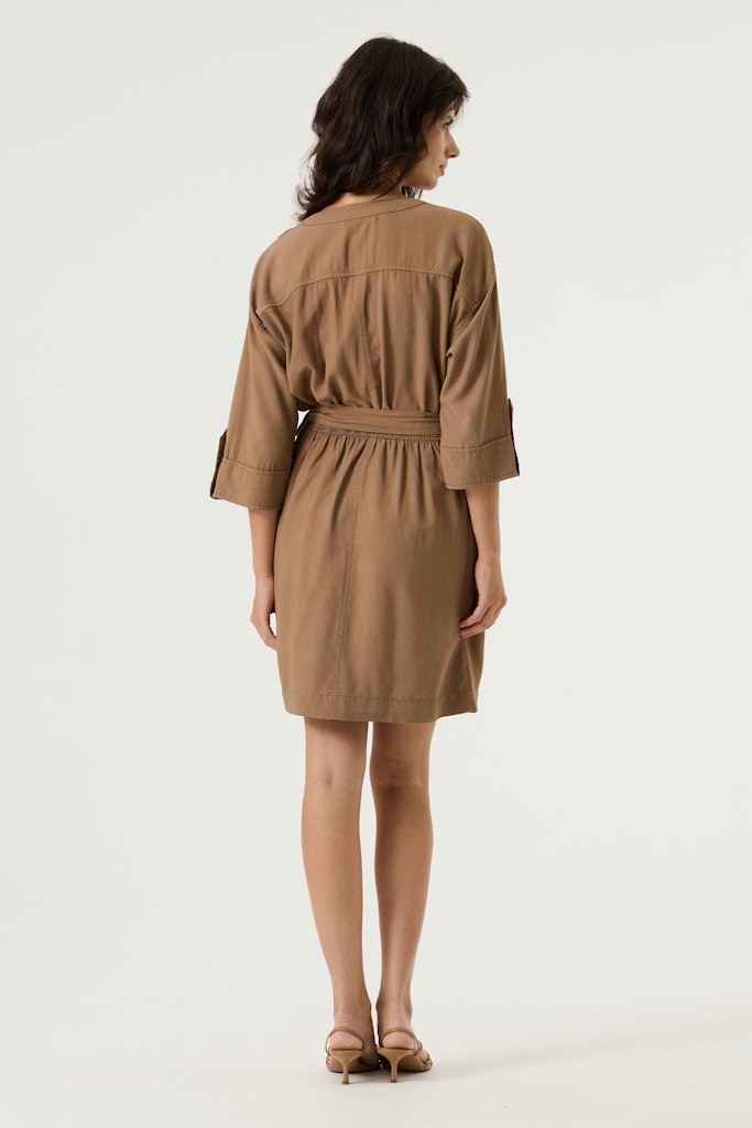 Garcia Kjole - 260083 Kort Kjole i Soft Taupe