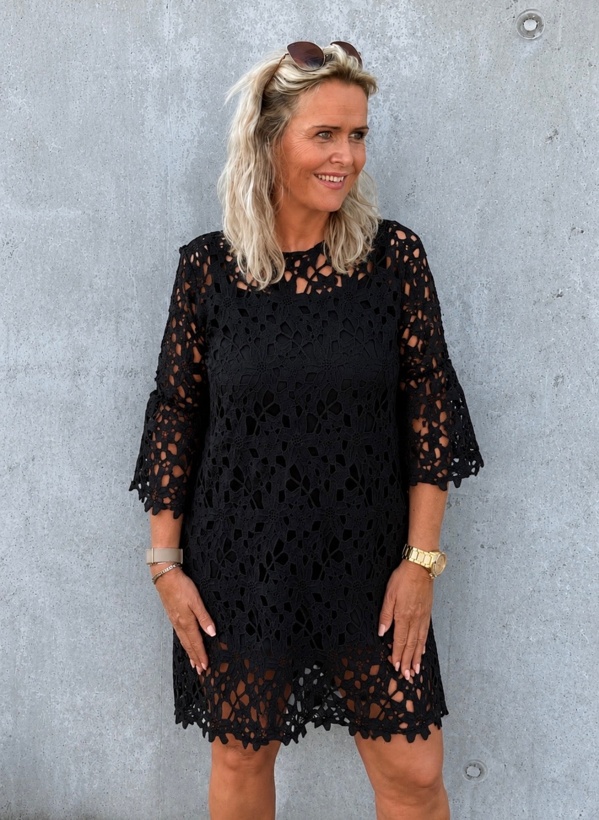Tim & Simonsen Kjole - Peach Lace Kjole i Sort