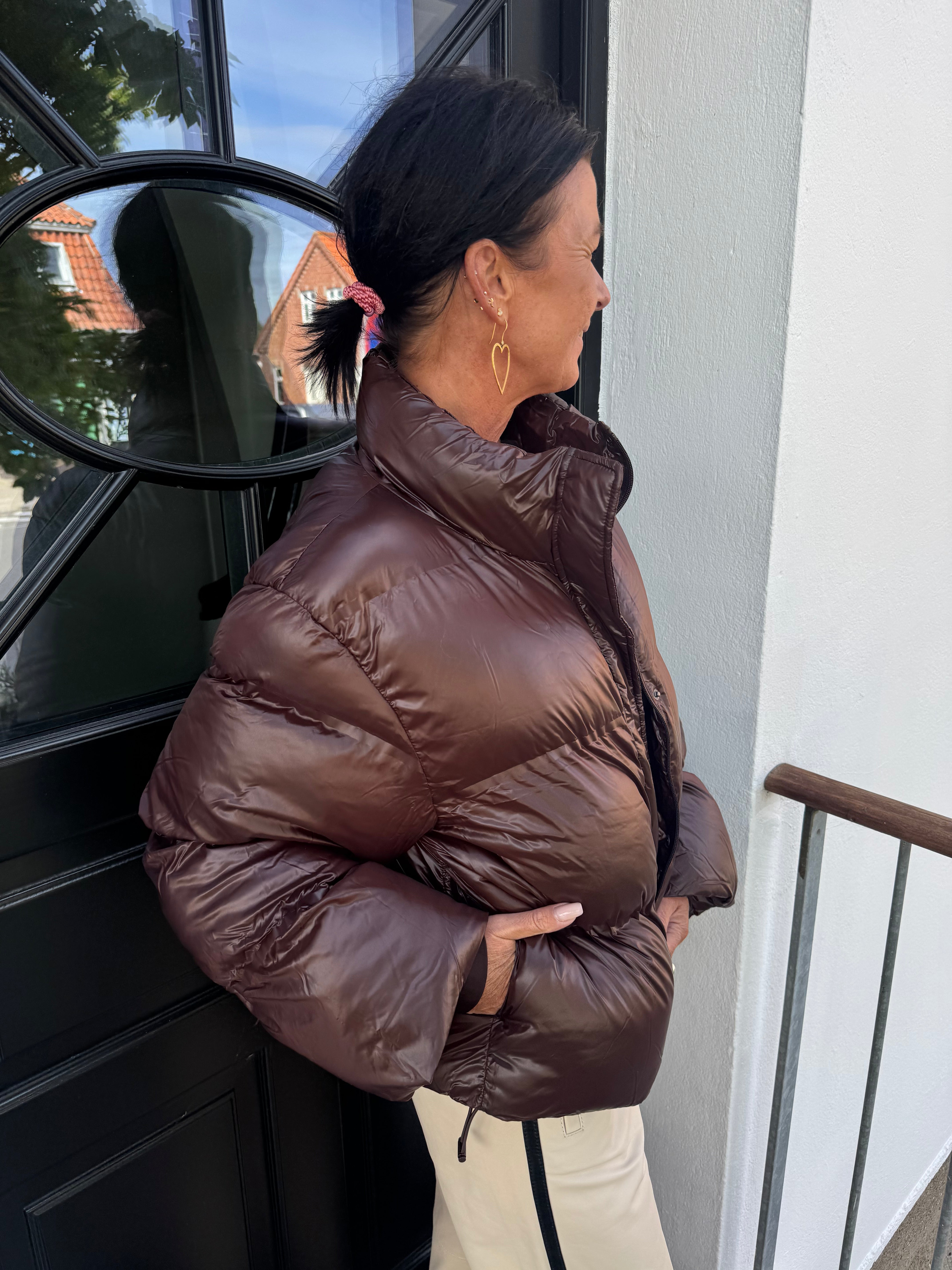 Neo Noir Jakke - Rhea Shiny Puffer Jakke i Dark Brown