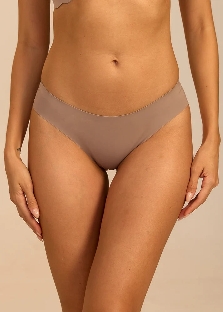 FemiFemme Undertøj - Invisible Soft Brazilian Trusser i Soft Mocha