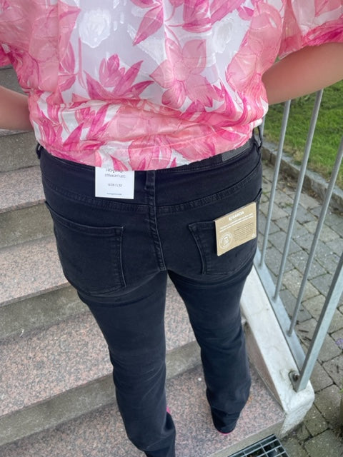 Garcia - Celia Straight Fit i Dark Used