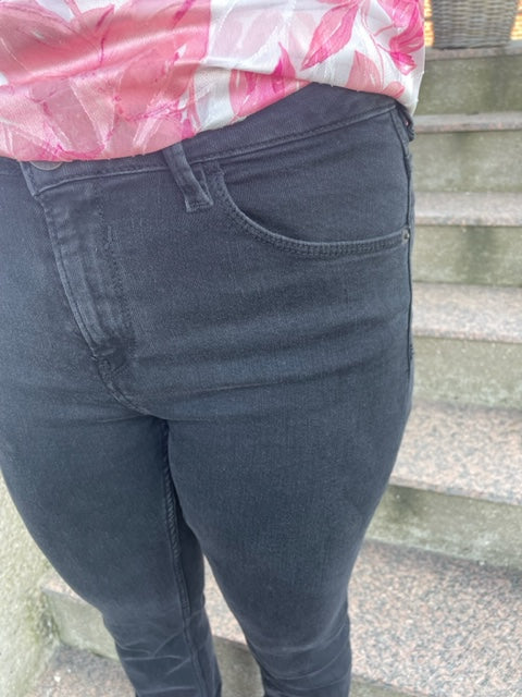 Garcia - Celia Straight Fit i Dark Used