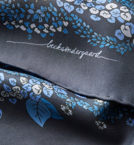 Beck Søndergaard Tørklæde - Wintery Twill Sia Tørklæde i Navy Blazer