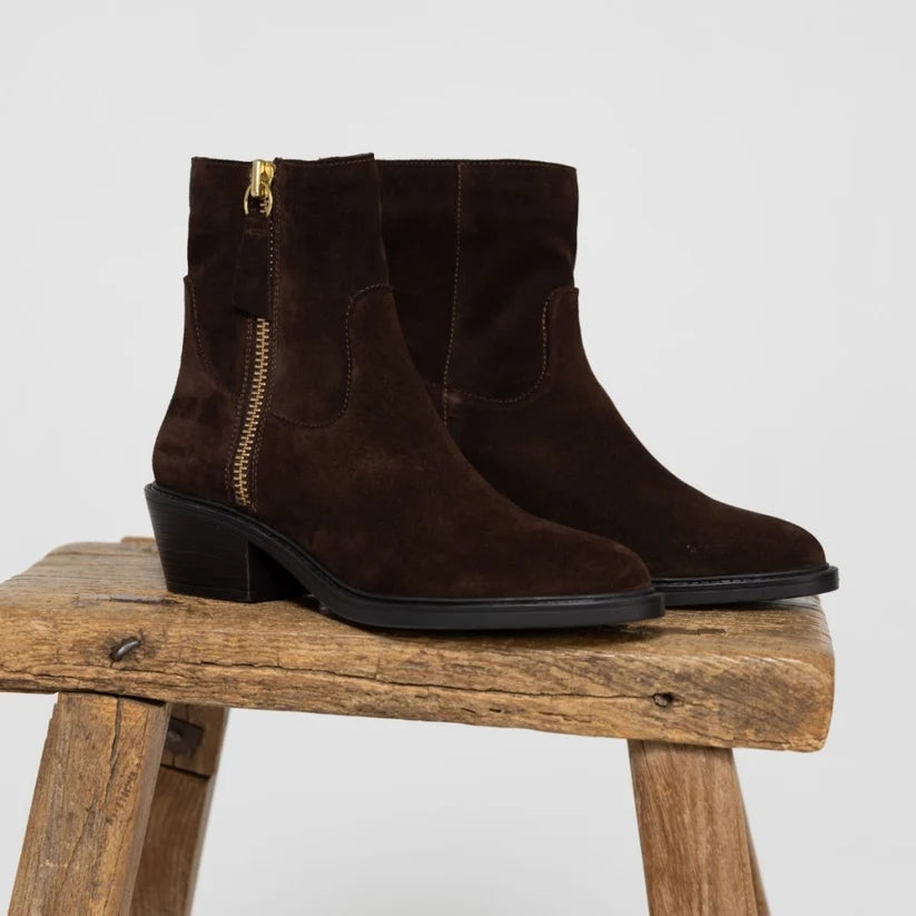 COPENHAGEN SHOES Støvler - The Sound Suede Støvler i Dark Brown