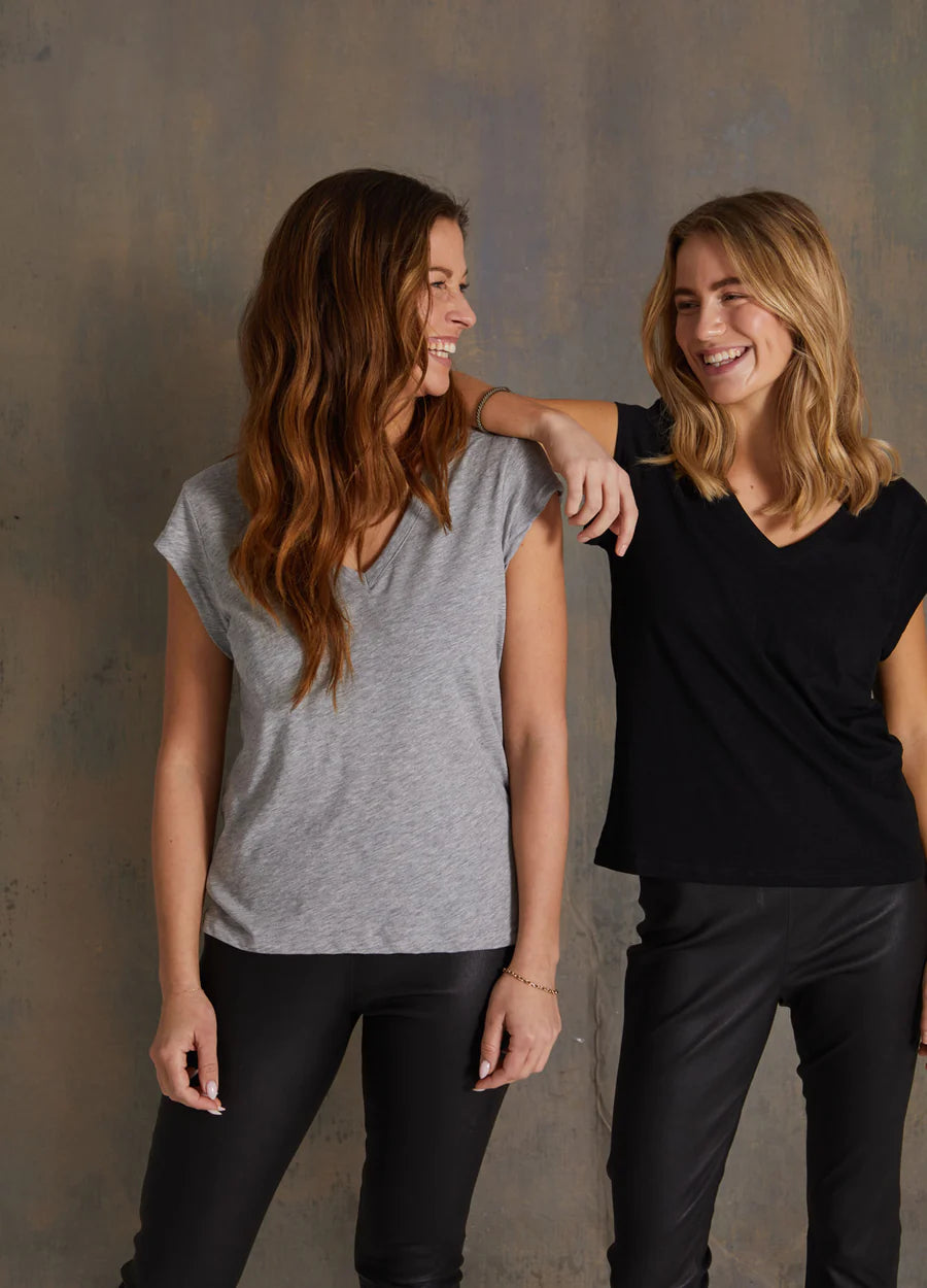 Coster Copenhagen - CC Heart Basic V-hals T-shirt i Sort
