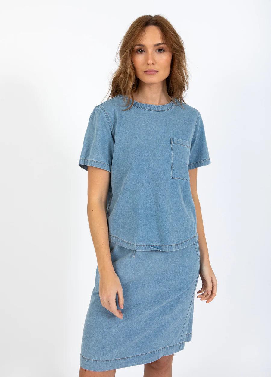 Coster Copenhagen Bluse - CC Heart Ellis Kort Denim Bluse i Denim Blue