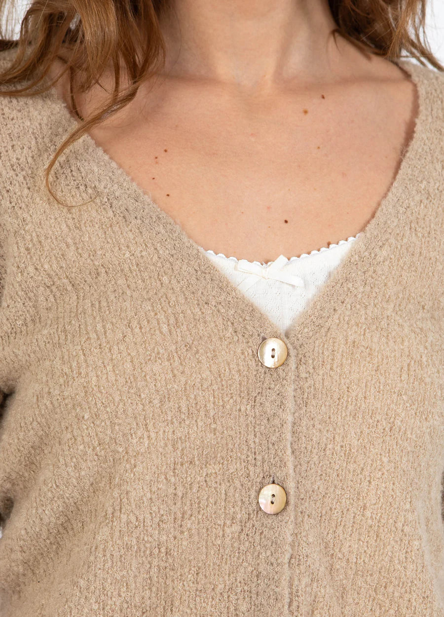Coster Copenhagen Cardigan- CC-Heart Roselynn SS Strik Cardigan i Sand
