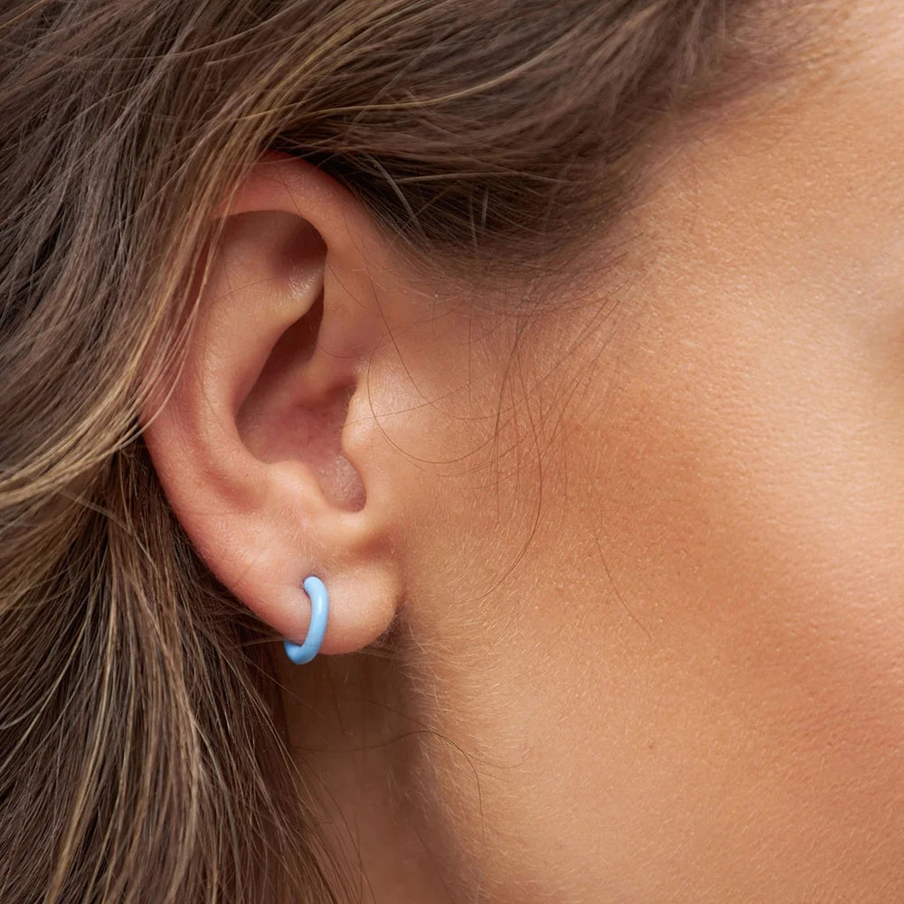 Lulu Copenhagen Ørering - Color Hoop Ørering i Light Blue