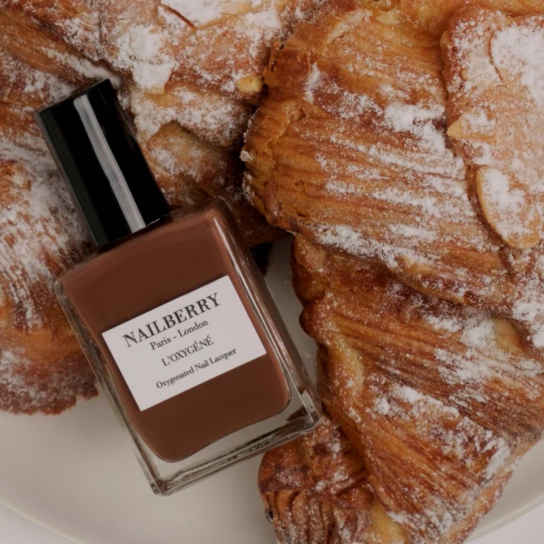 NAILBERRY Neglelak - Nuts About You Brown Neglelak