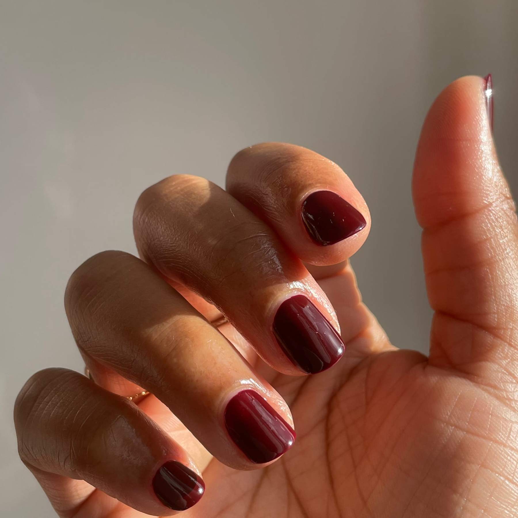 NAILBERRY Neglelak - Grateful Deep Mulberry Neglelak