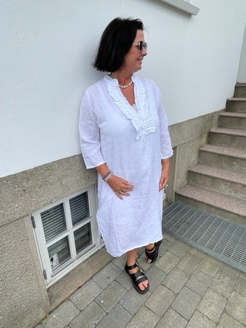 Tiffany Kjole - Lang Skjorte Kjole Med Flæser i Hvid