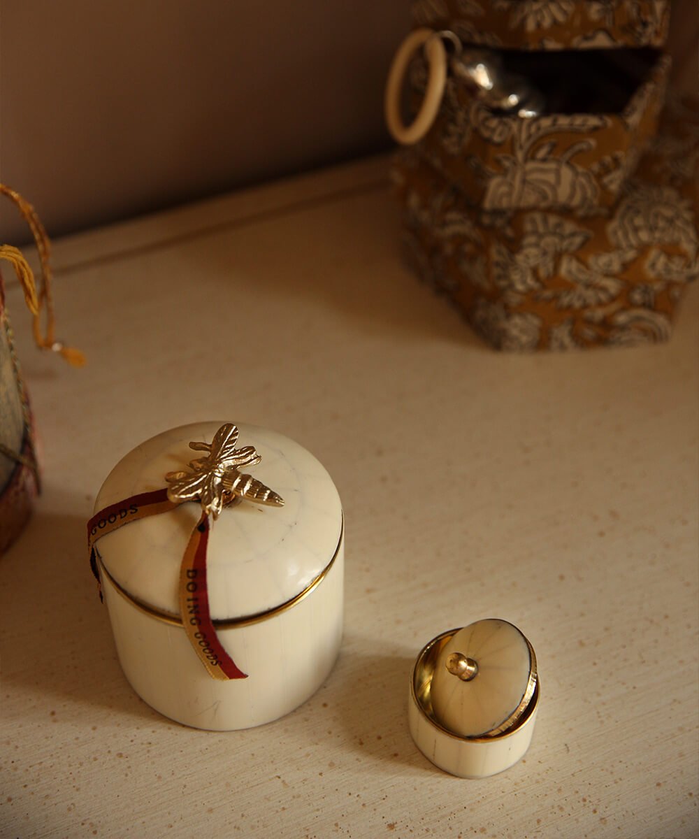 Doing Goods Box - Queen Bee Cirkus Box Stor i Hvid