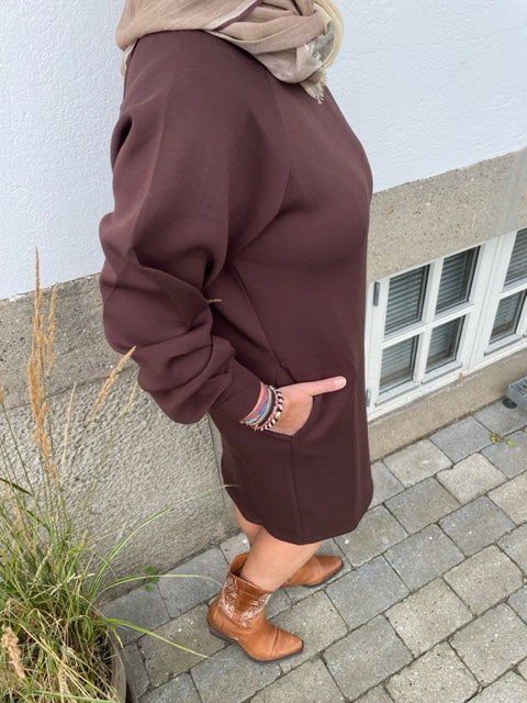 Coster Copenhagen - Scuba Kjole i Brown Bear