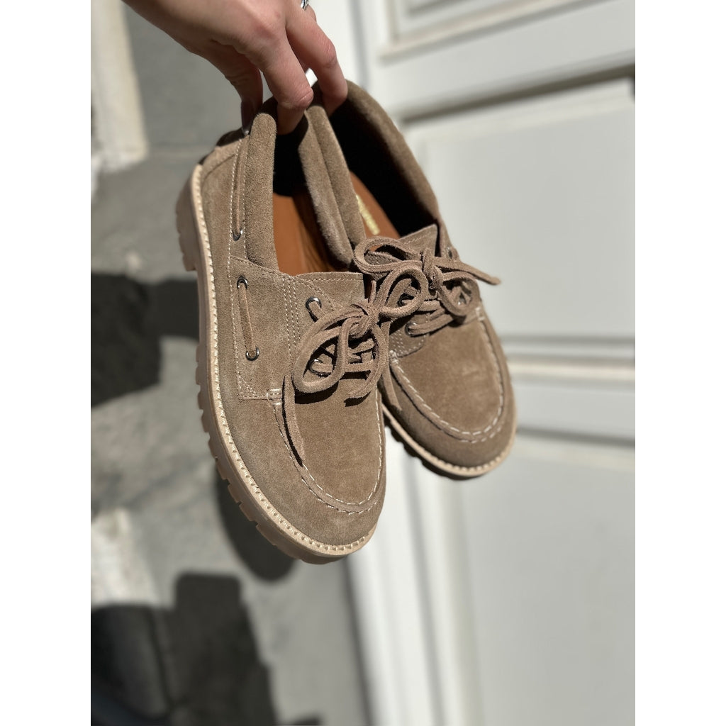 COPENHAGEN SHOES Sejlersko - The Walk Suede Sejlersko i Biscuit