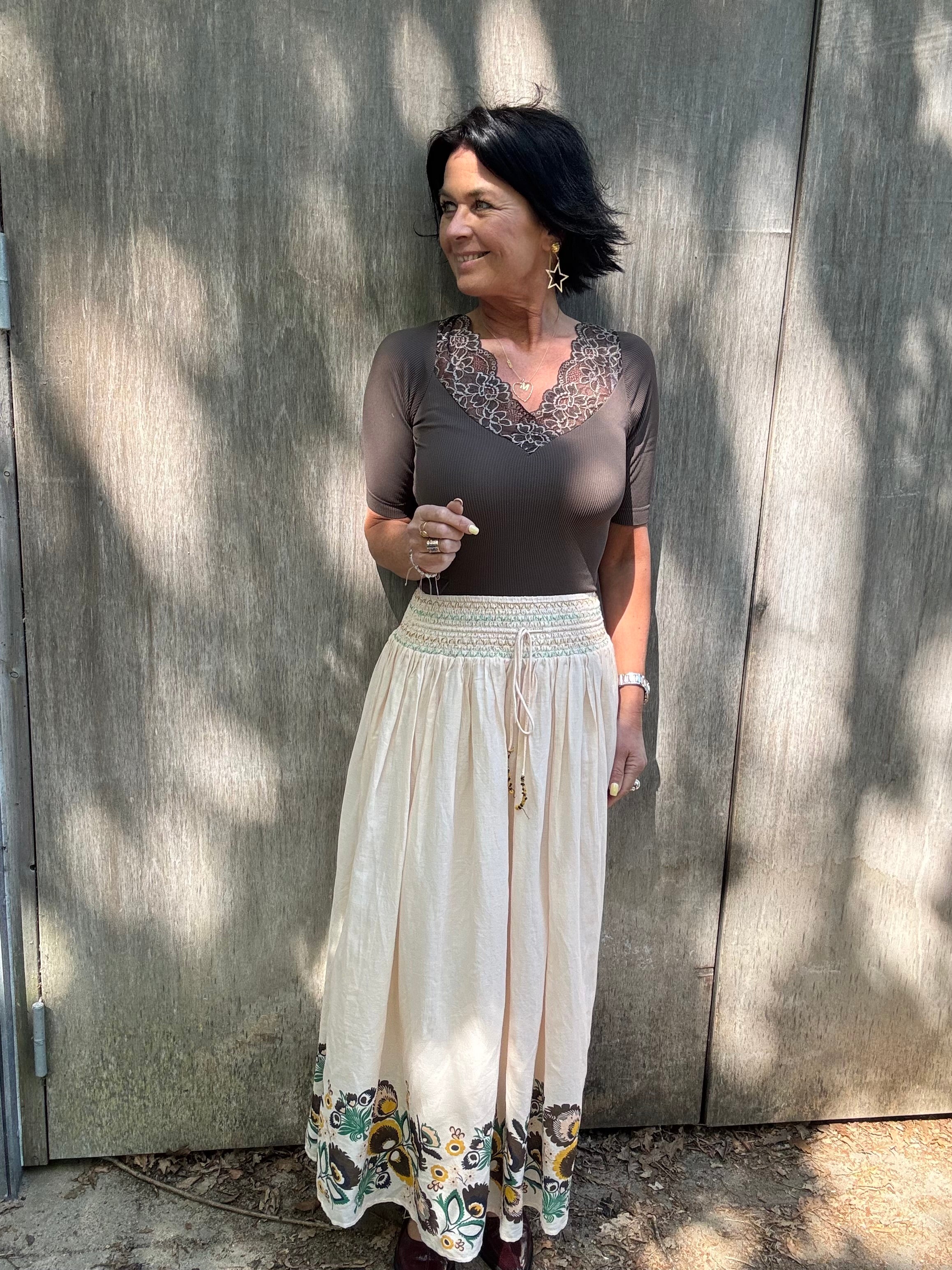 Tim & Simonsen Top - Belen Rib V-Lace SS Top i Caffe