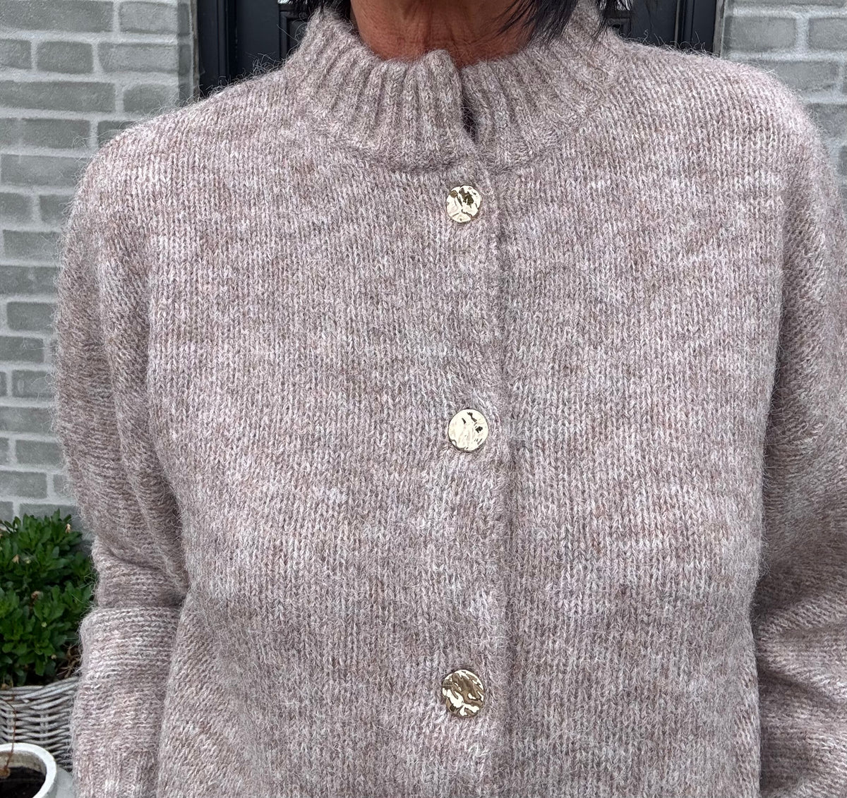 Neo Noir Cardigan - Taura Fluffy Strik Cardigan i Beige Melange