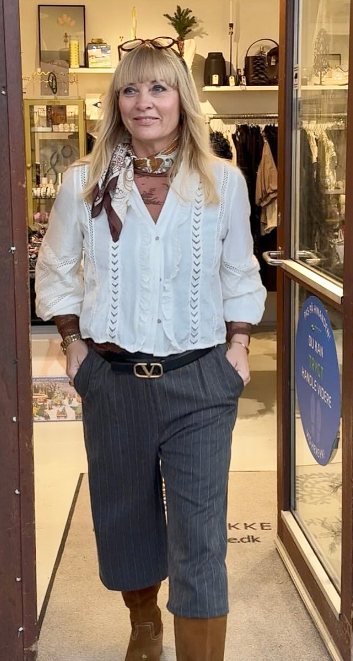 Depeche Bukser - StellaDE Bermuda Shorts i Pin Stripe