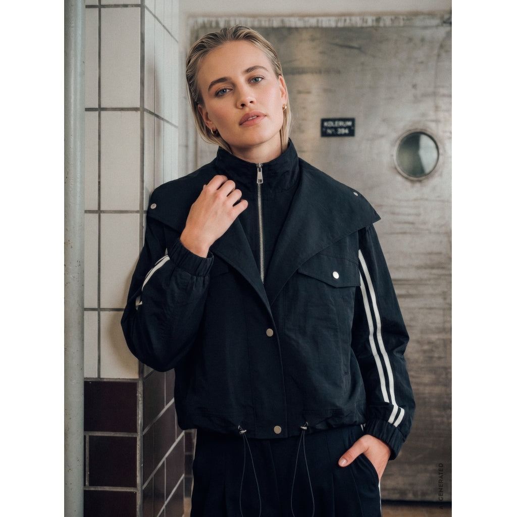 Gossia Jakke - MaisaGO Track Jakke i Sort