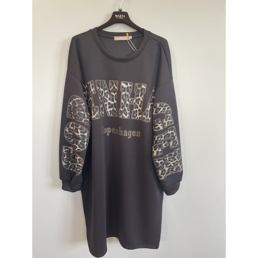 MARTA du château Kjole - 26188 MdcCannes Sweat Kjole i Nero Leo