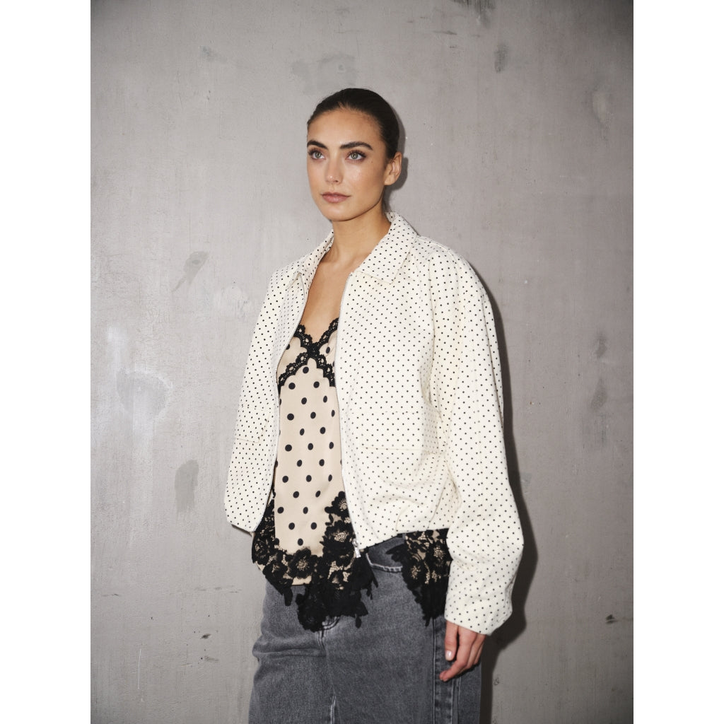 Gossia Jakke - DoveGO Jakke i Creme Med Black Dots