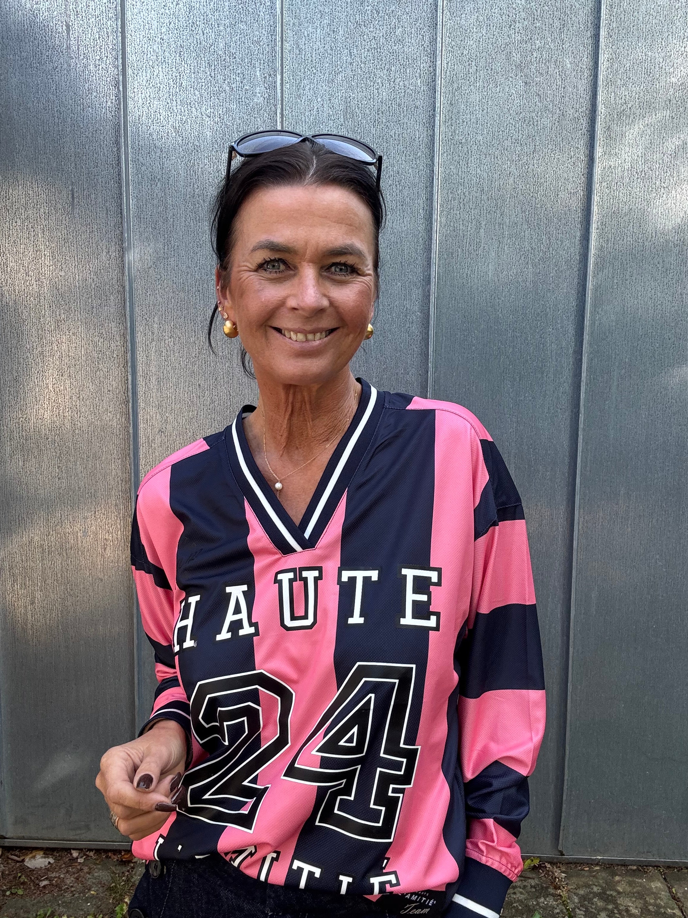 Haute L´amitié Bluse - Stripe Football Bluse i Navy Pink