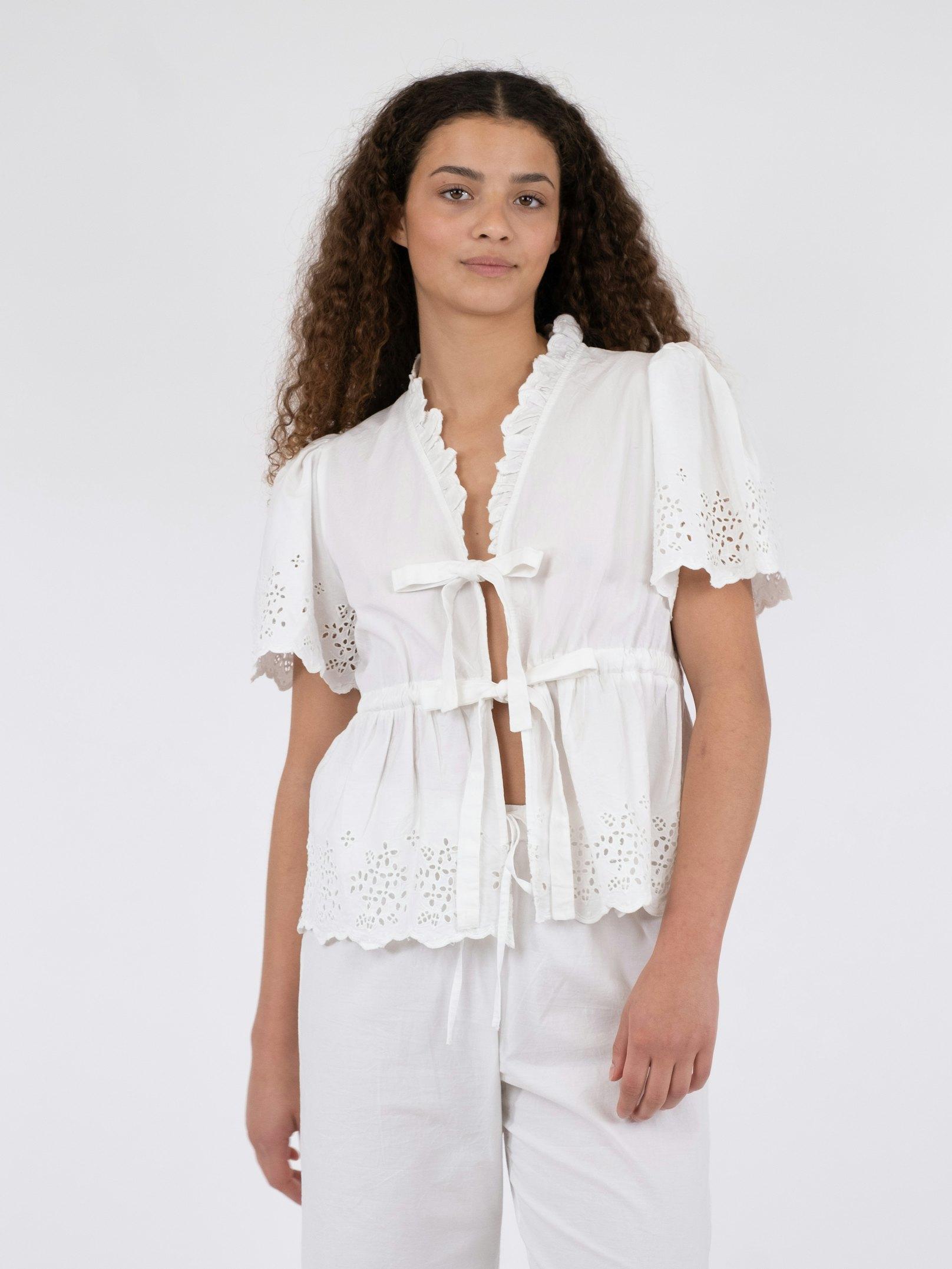 Neo Noir Bluse - Satsi Embroidery Bluse i Hvid