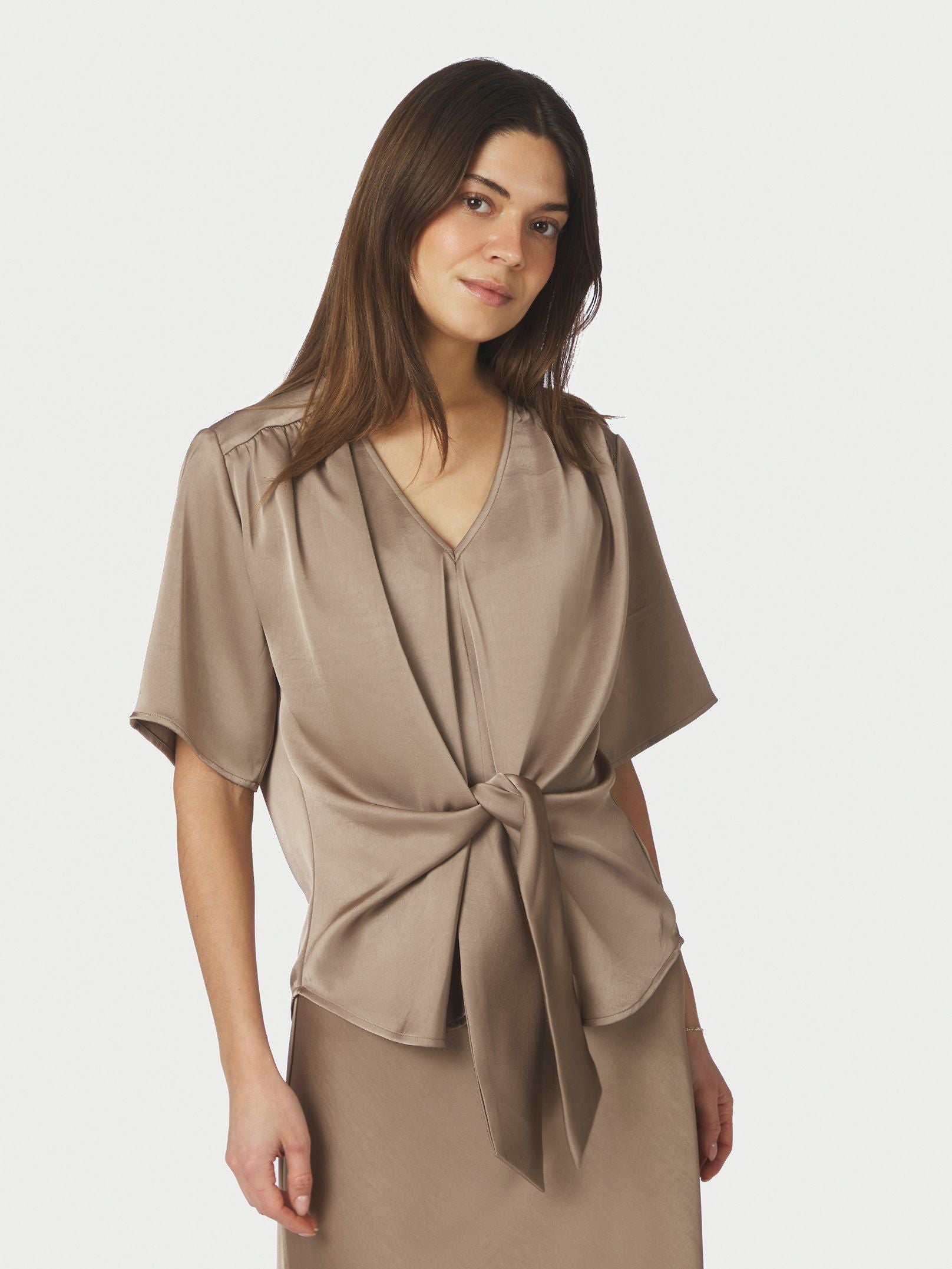 Neo Noir Bluse - Casadia Heavy Sateen Bluse i Dark Taupe