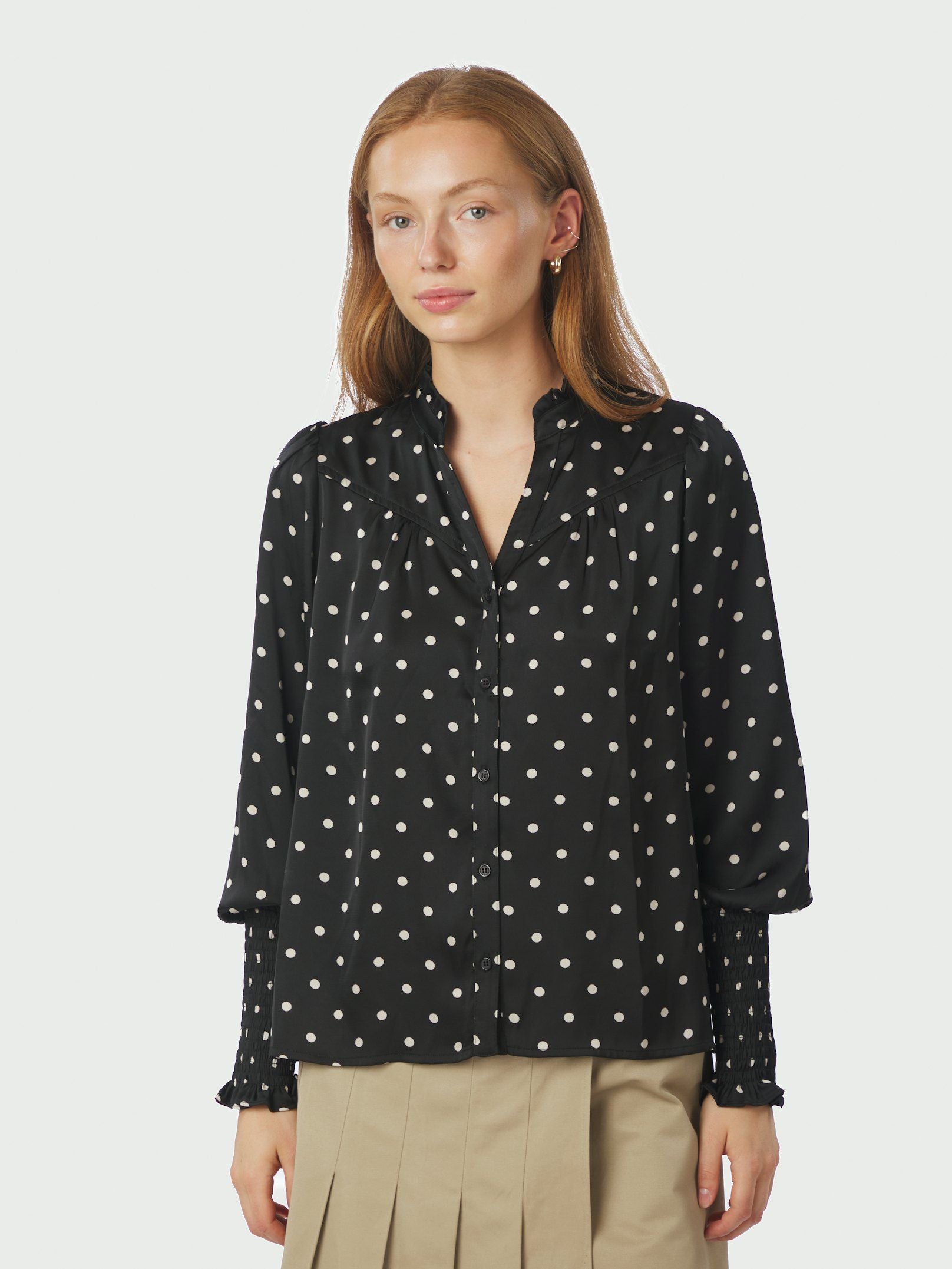 Neo Noir Bluse - Camisa Dot Bluse i Sort Med Hvide Dots