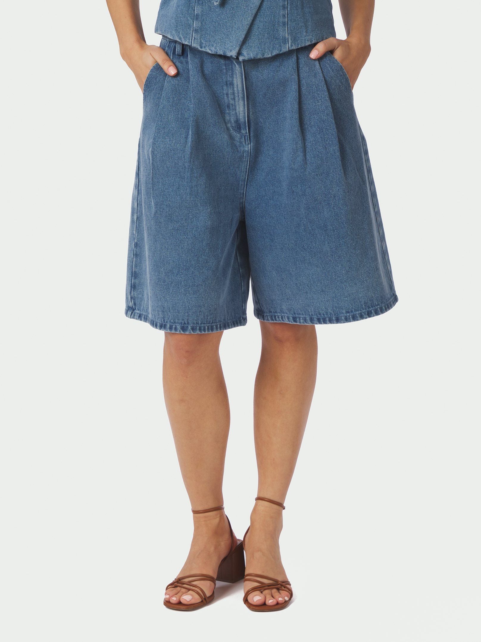 Neo Noir Shorts - Rosel Denim Shorts i Blå