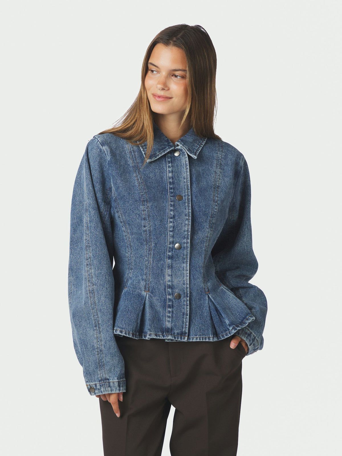Neo Noir Jakke - Rivora Denim Peplum Jakke i Blue Denim