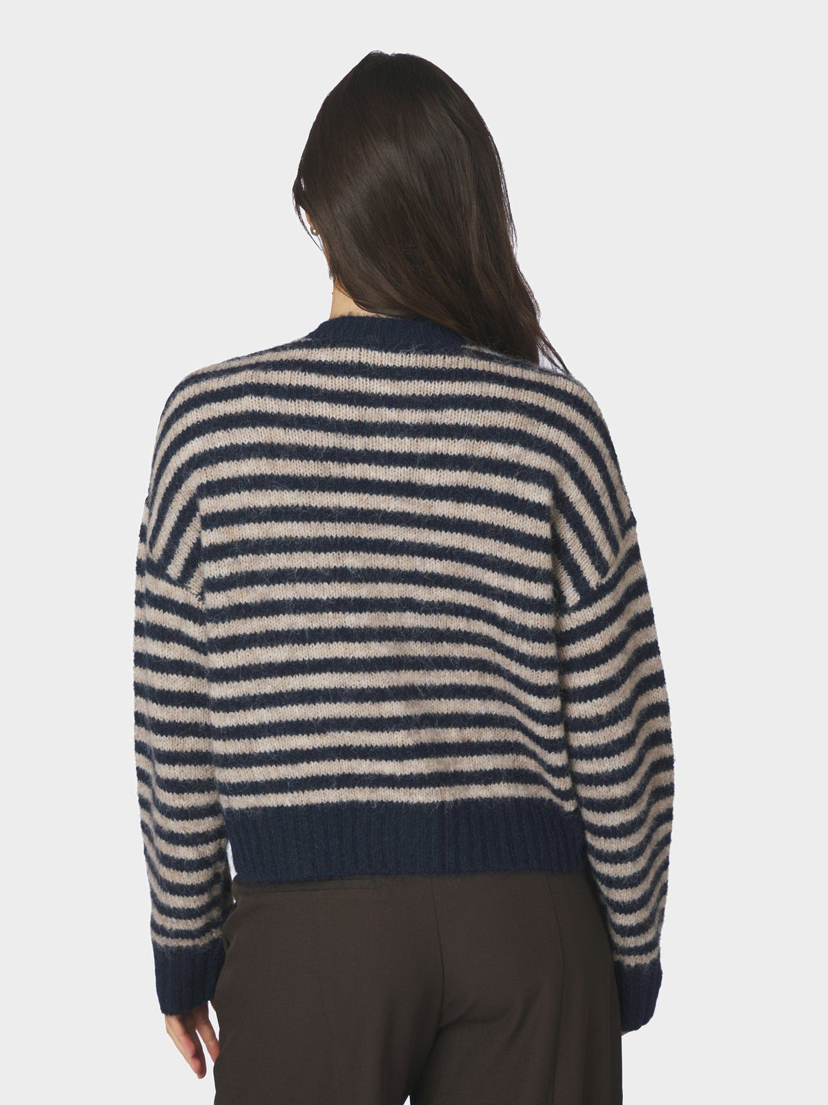 Neo Noir Cardigan - Isana Stripe Fluffy Strik Cardigan i Navy Stripe