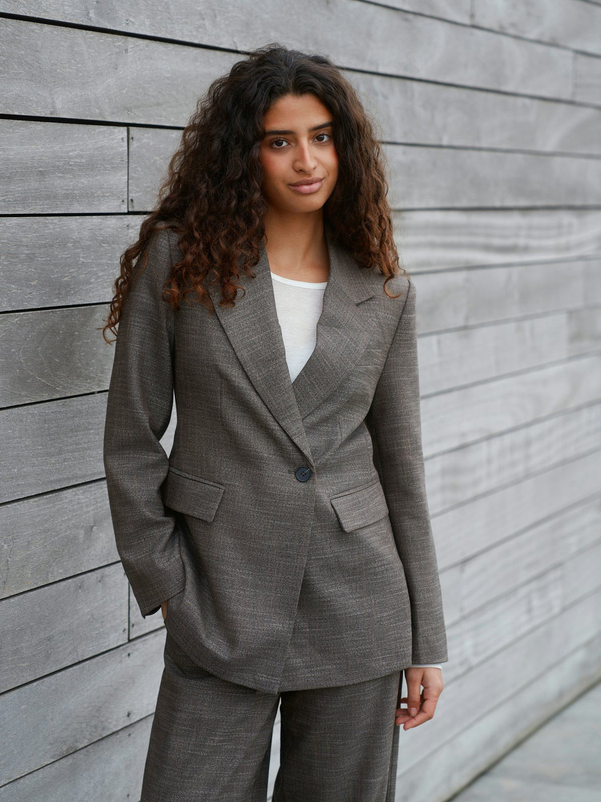 Neo Noir blazer - Perine Structure Twill Blazer i Dark Taupe