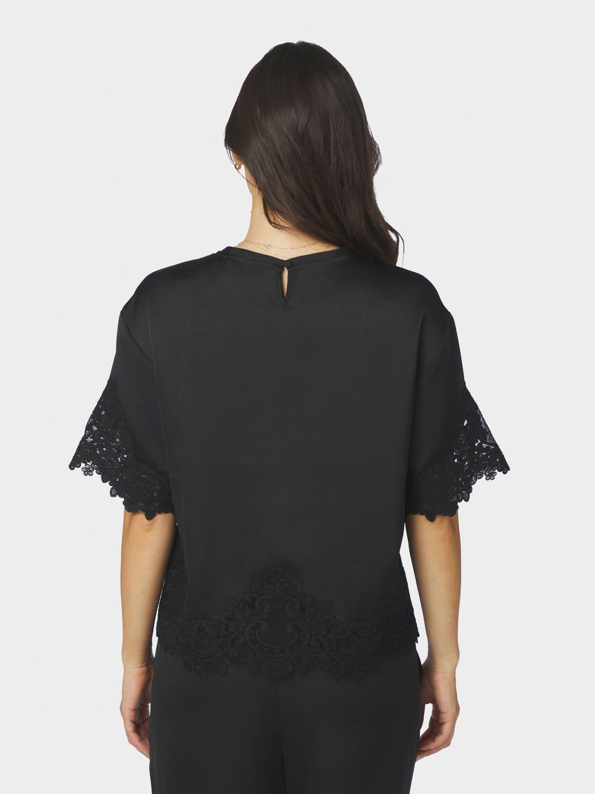 Neo Noir Bluse - Elle Heavy Sateen Lace Top i Sort