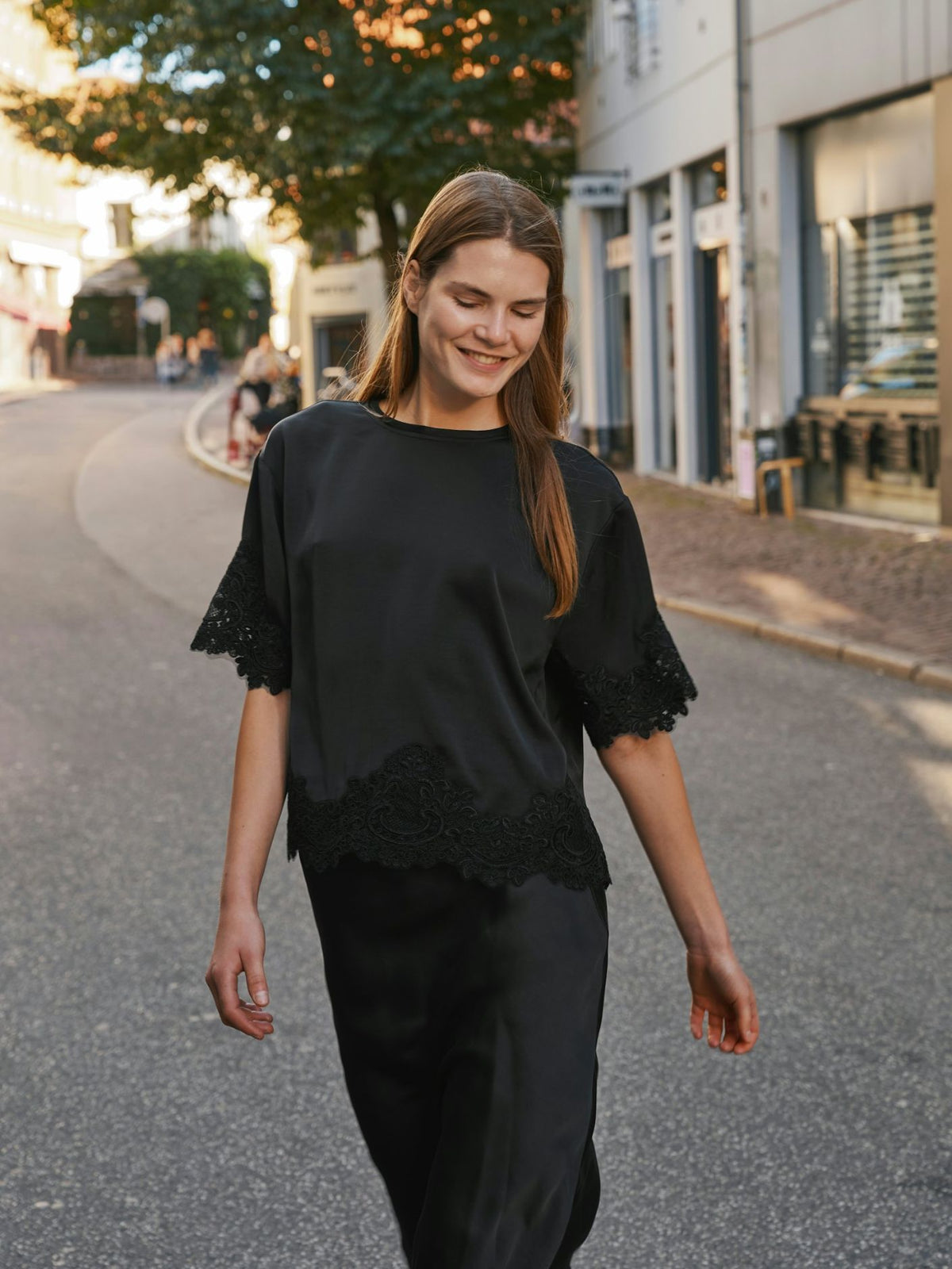 Neo Noir Bluse - Elle Heavy Sateen Lace Top i Sort