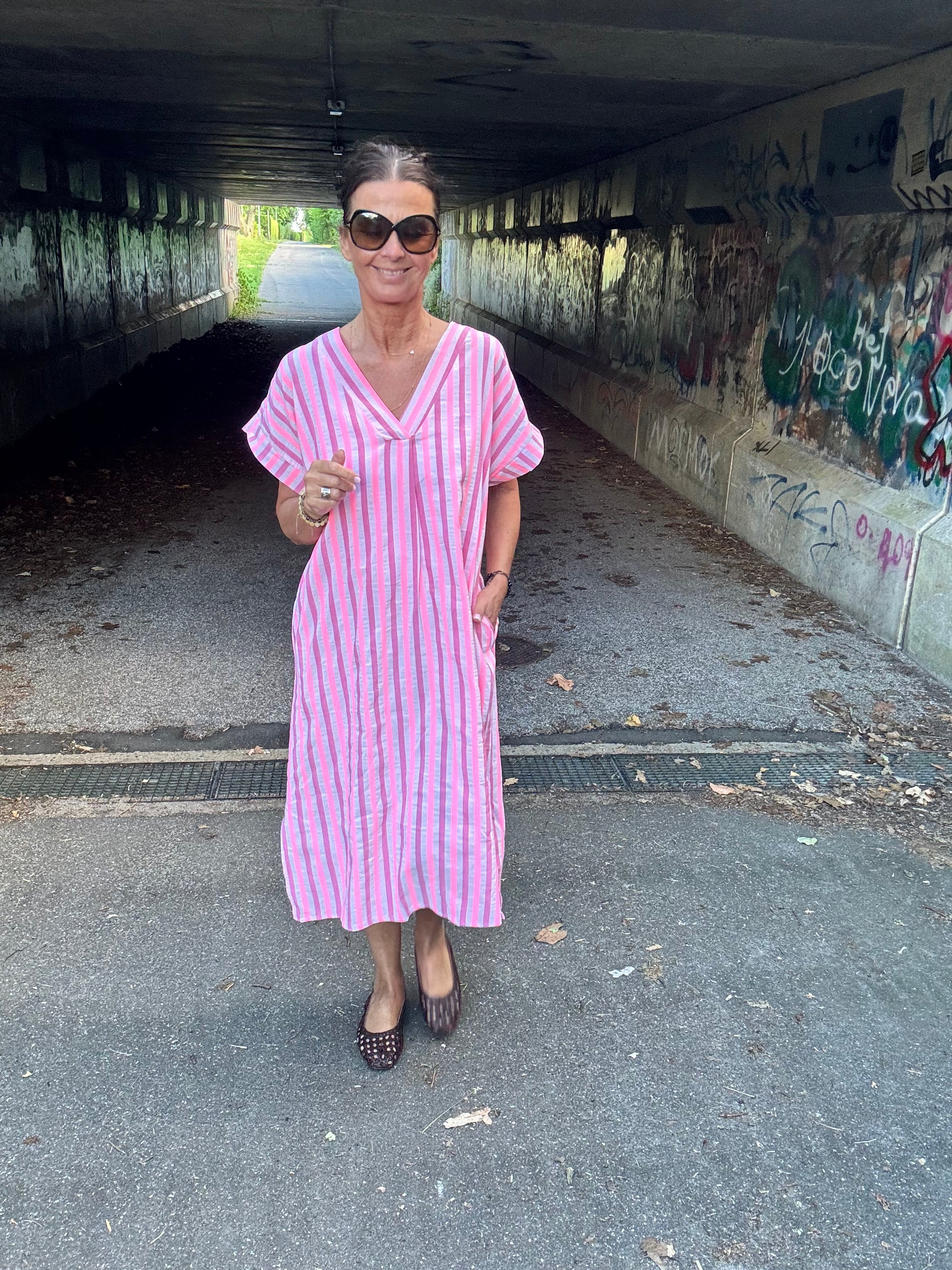 MARTA du château Kjole -  8317 MdcEmina Kjole i Pink Strib