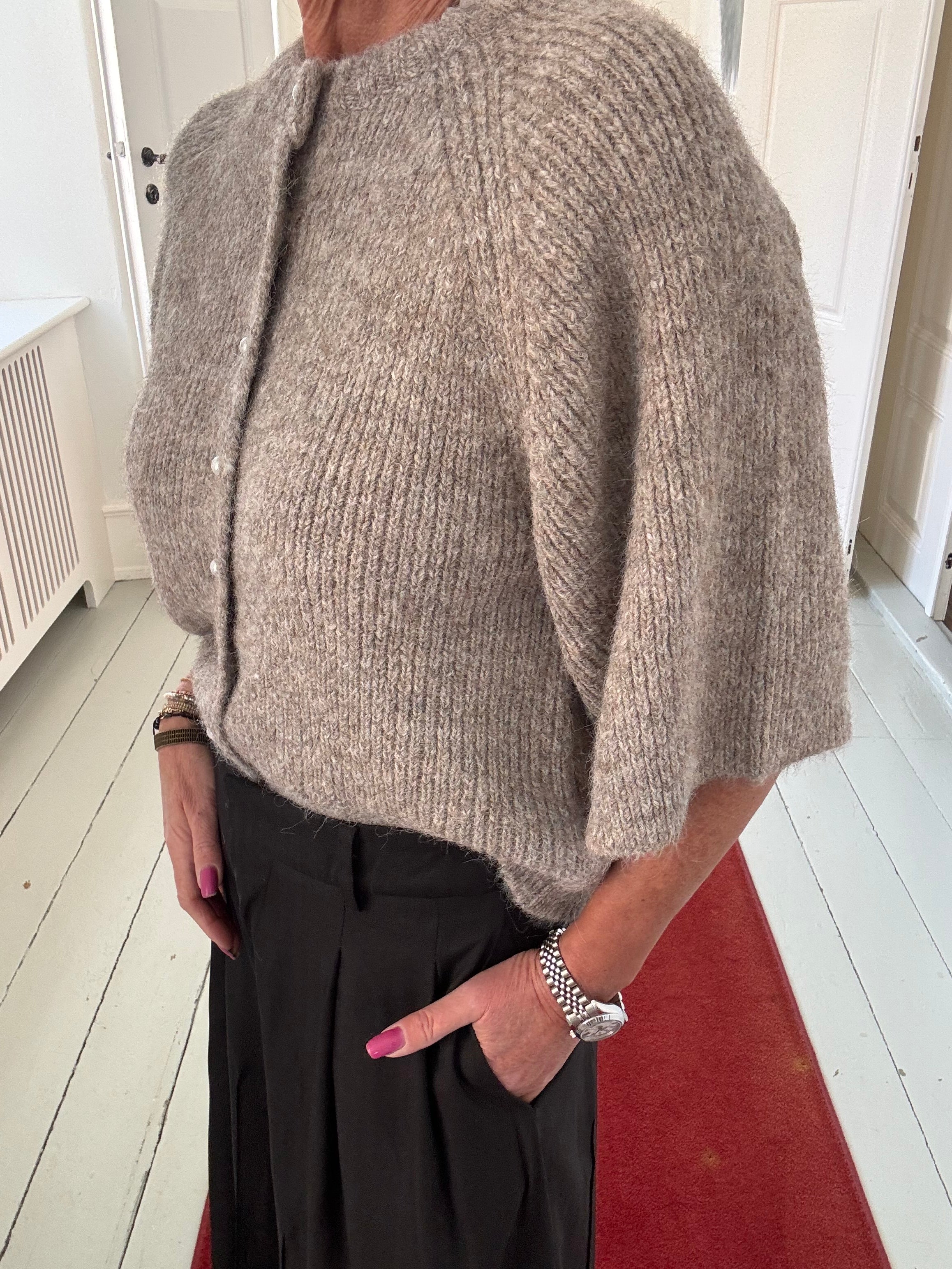 Neo Noir Cardigan - Amaya Fluffy Strik Cardigan i Beige Melange