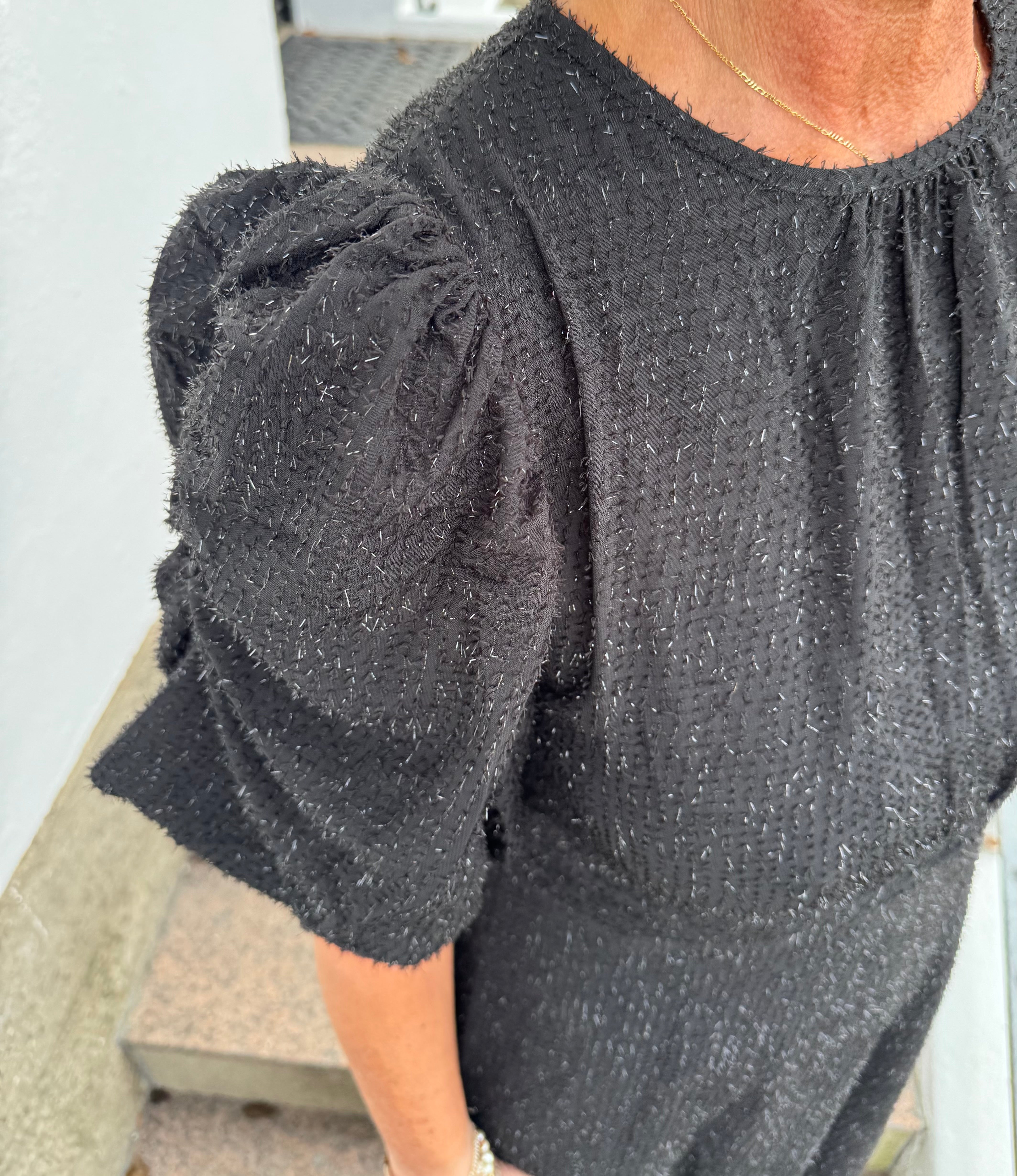 Neo Noir Kjole - Kikka Glitz Kjole i Sort