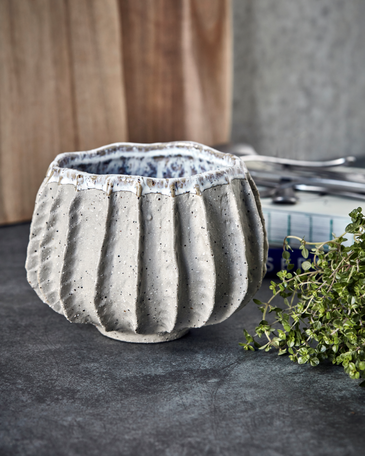 House Doctor Vase - Urtepotte HDShell i Gery Beige