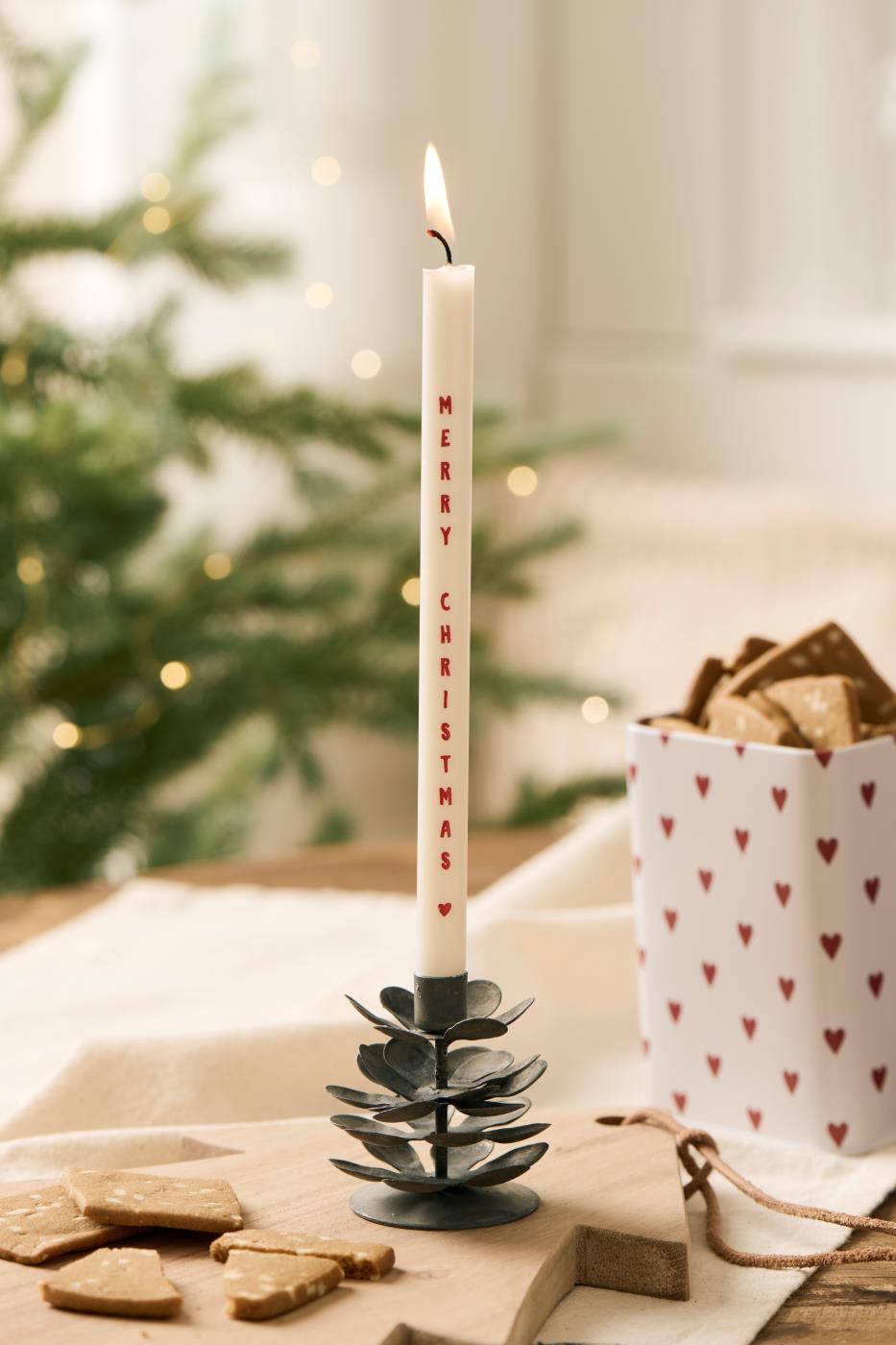 IB Laursen Stearinlys - Kertelys Med Teksten MERRY CHRISTMAS i Hvid Ø: 1,3 x H: 20cm