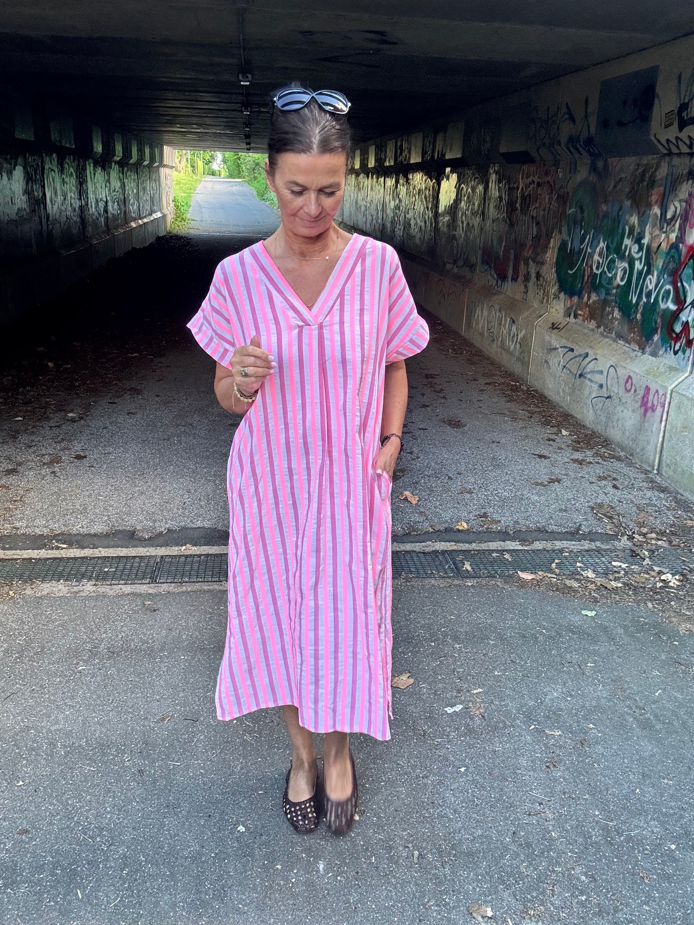 MARTA du château Kjole -  8317 MdcEmina Kjole i Pink Strib