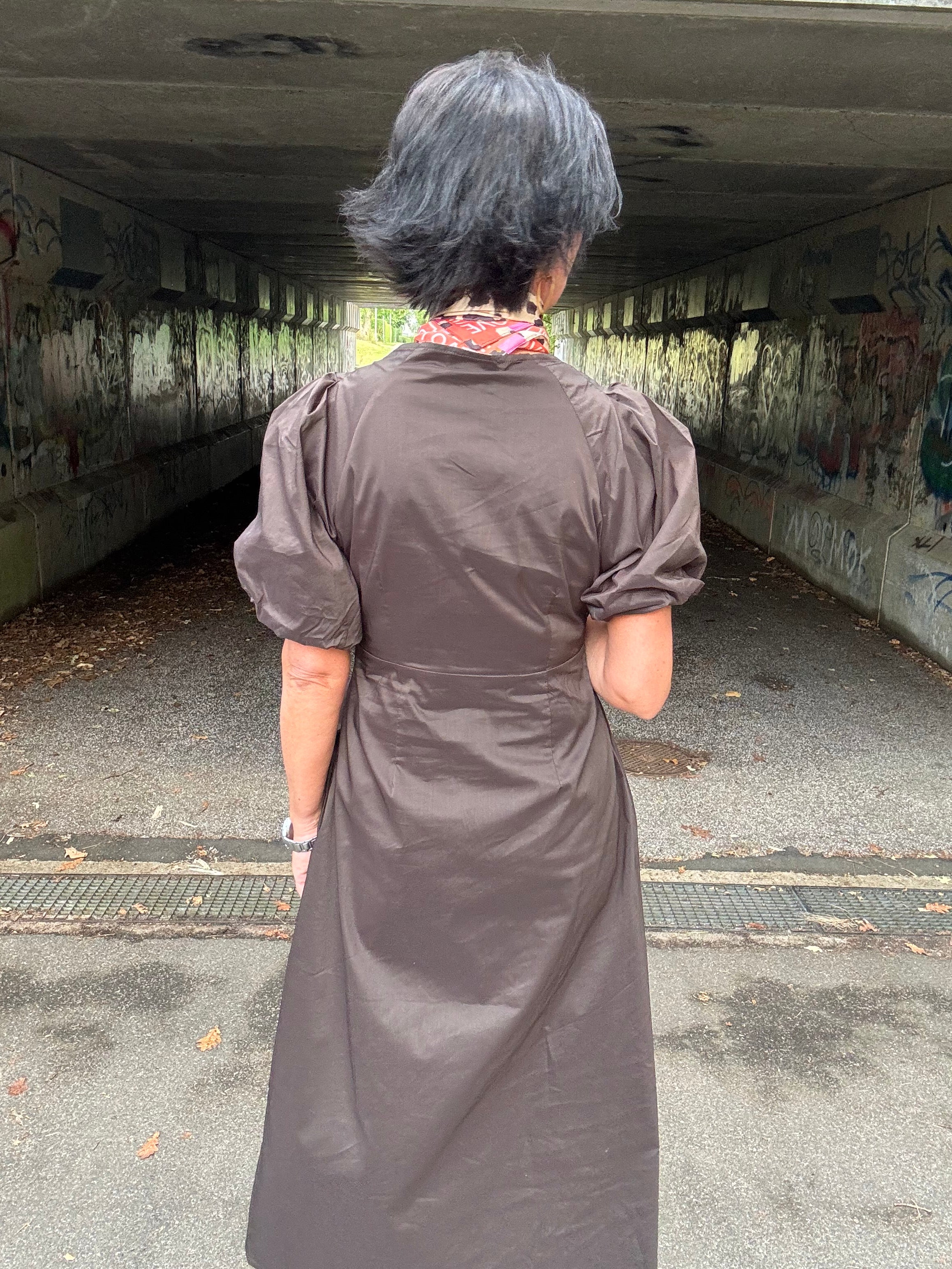 Neo Noir Kjole - Illana Poplin Kjole i Chocolate Brown
