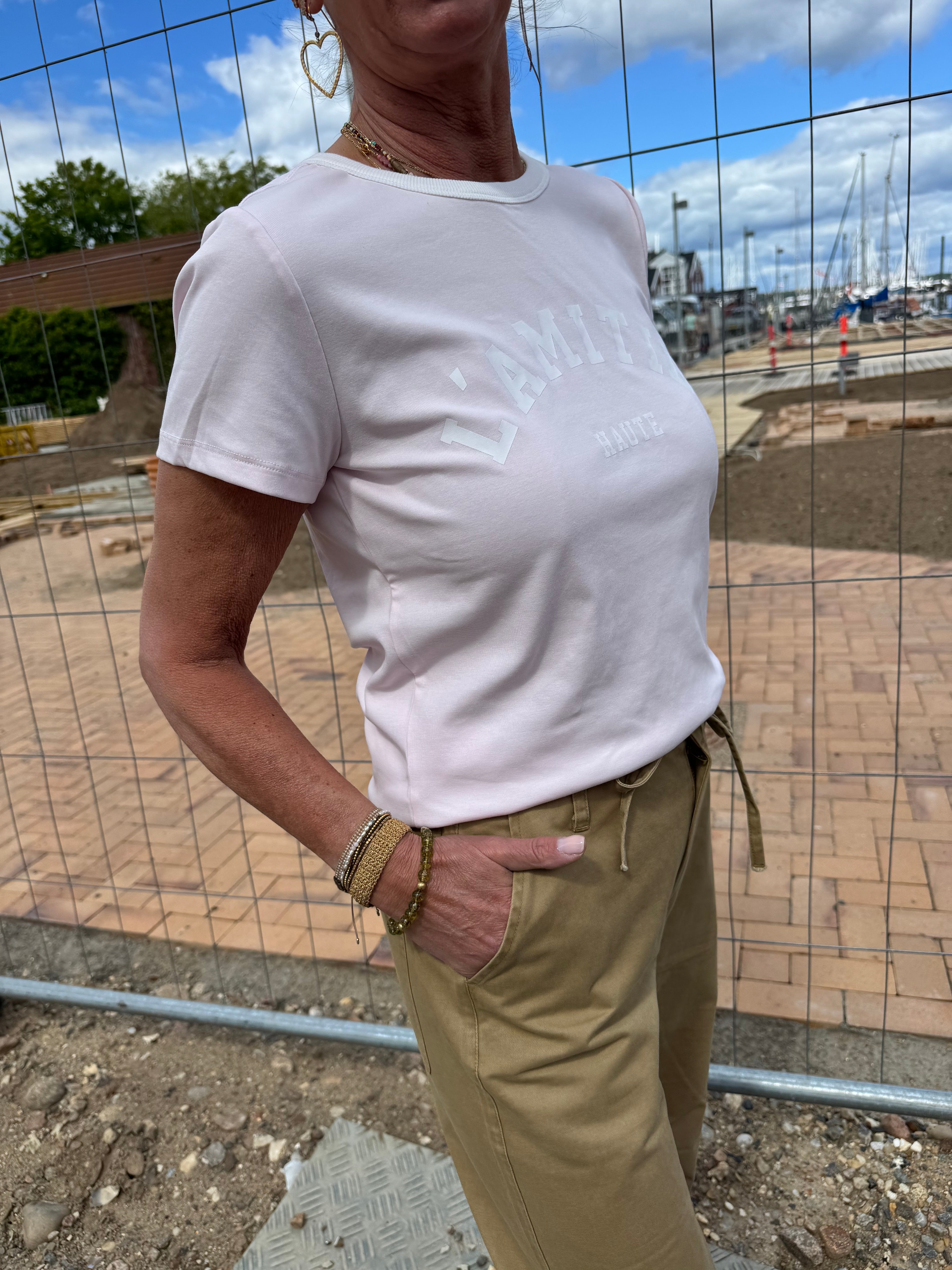 Haute L´amitié T-shirt - Neckline Logo T-shirt i Iced Rose