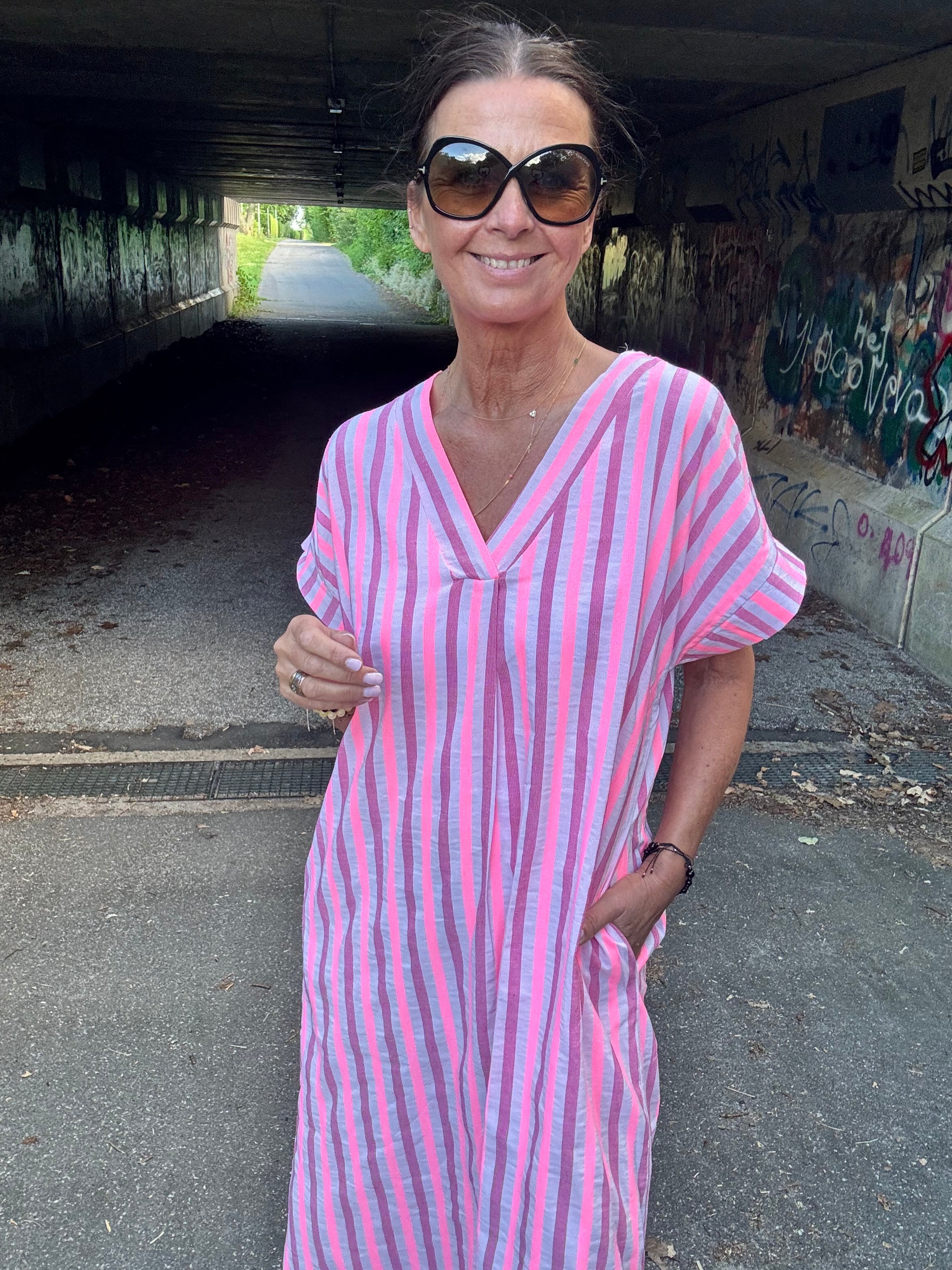 MARTA du château Kjole -  8317 MdcEmina Kjole i Pink Strib