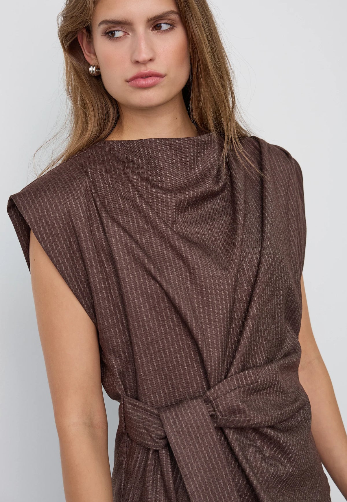 Co´Couture Bluse - SinaCC  Pin Pleat Top i Dark Brown
