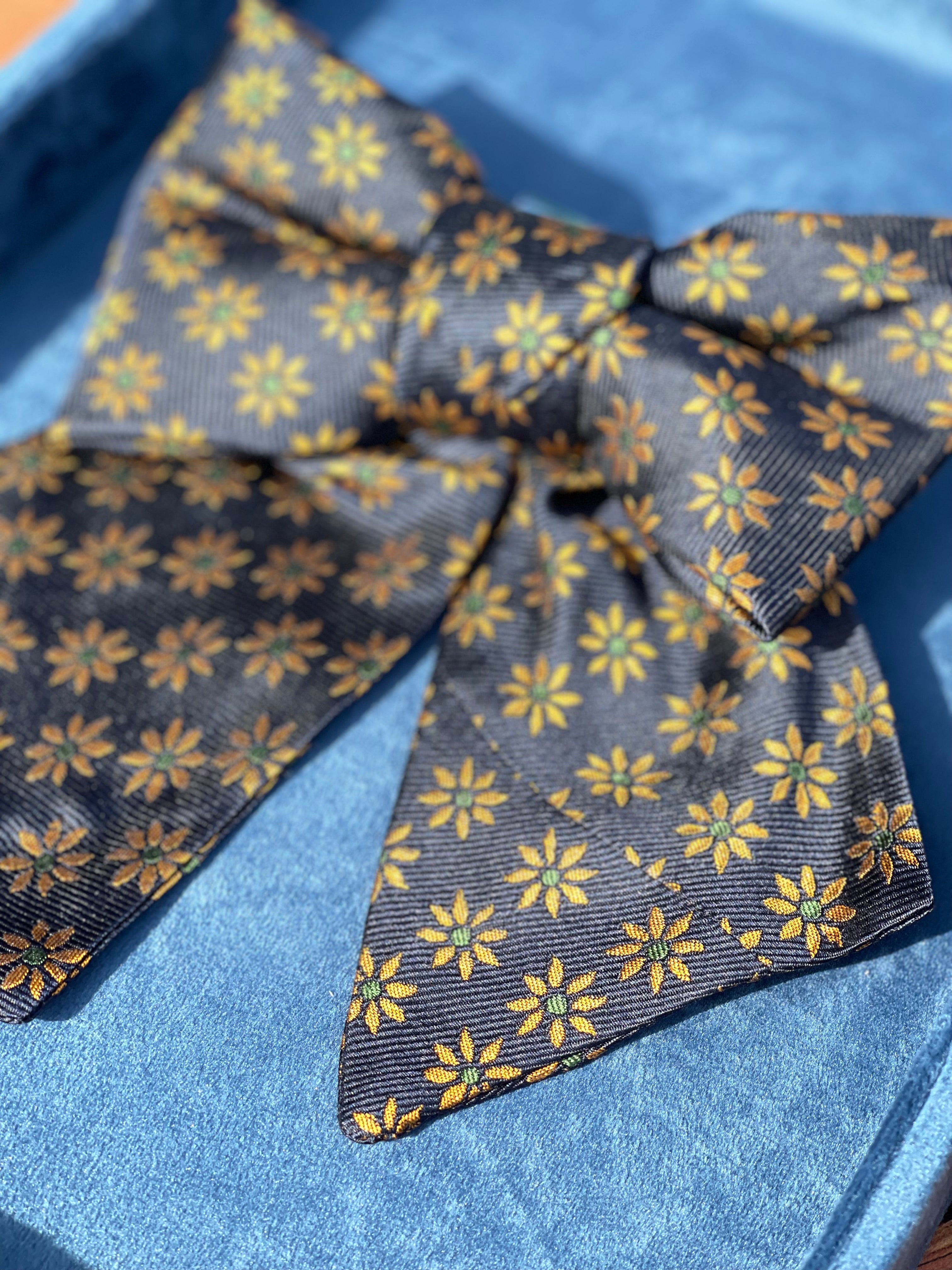 By Hoffgaard Sløjfe - BH5 Tie Me Up Bow Sløjfe i Sort Med Brune Blomster