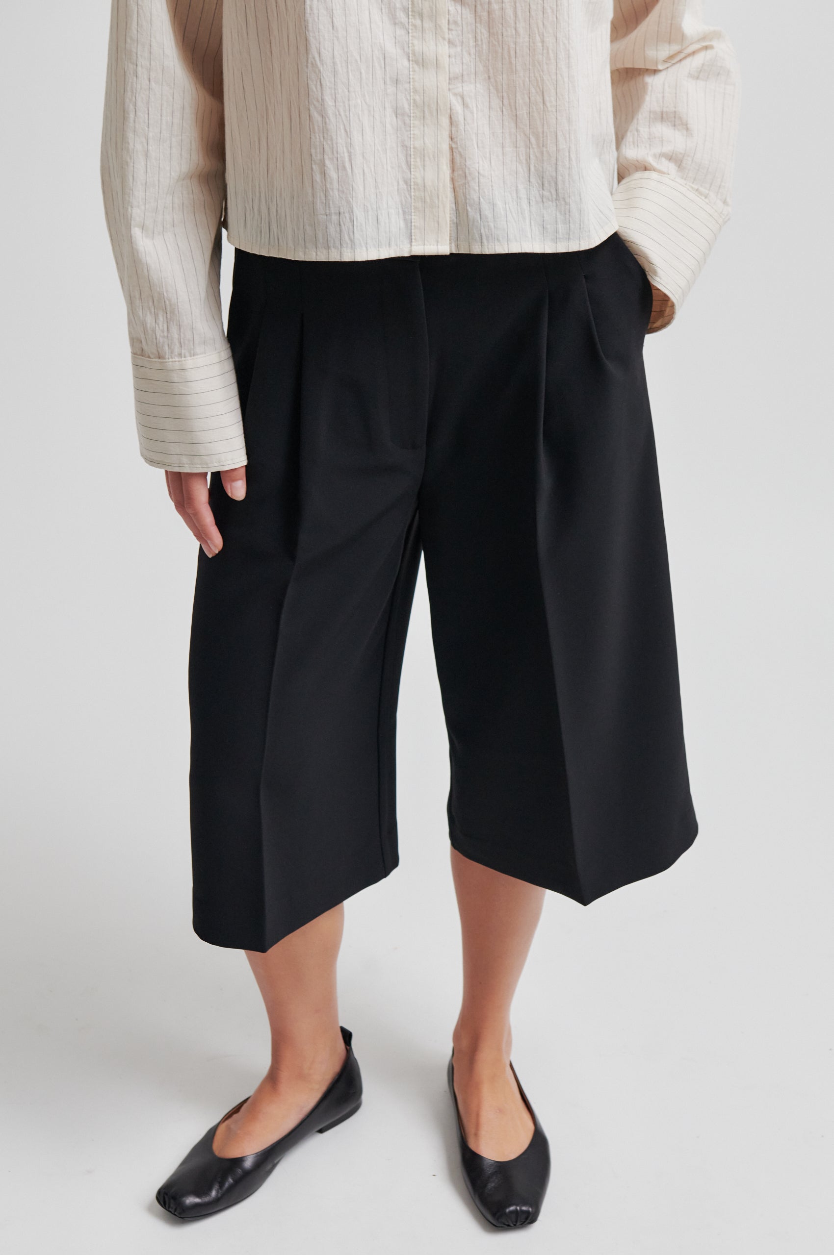 Second Female Shorts - Flore Bermuda Shorts i Sort