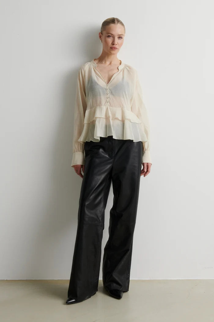 Second Female Bluse -  Tundra Frill Bluse i Birch