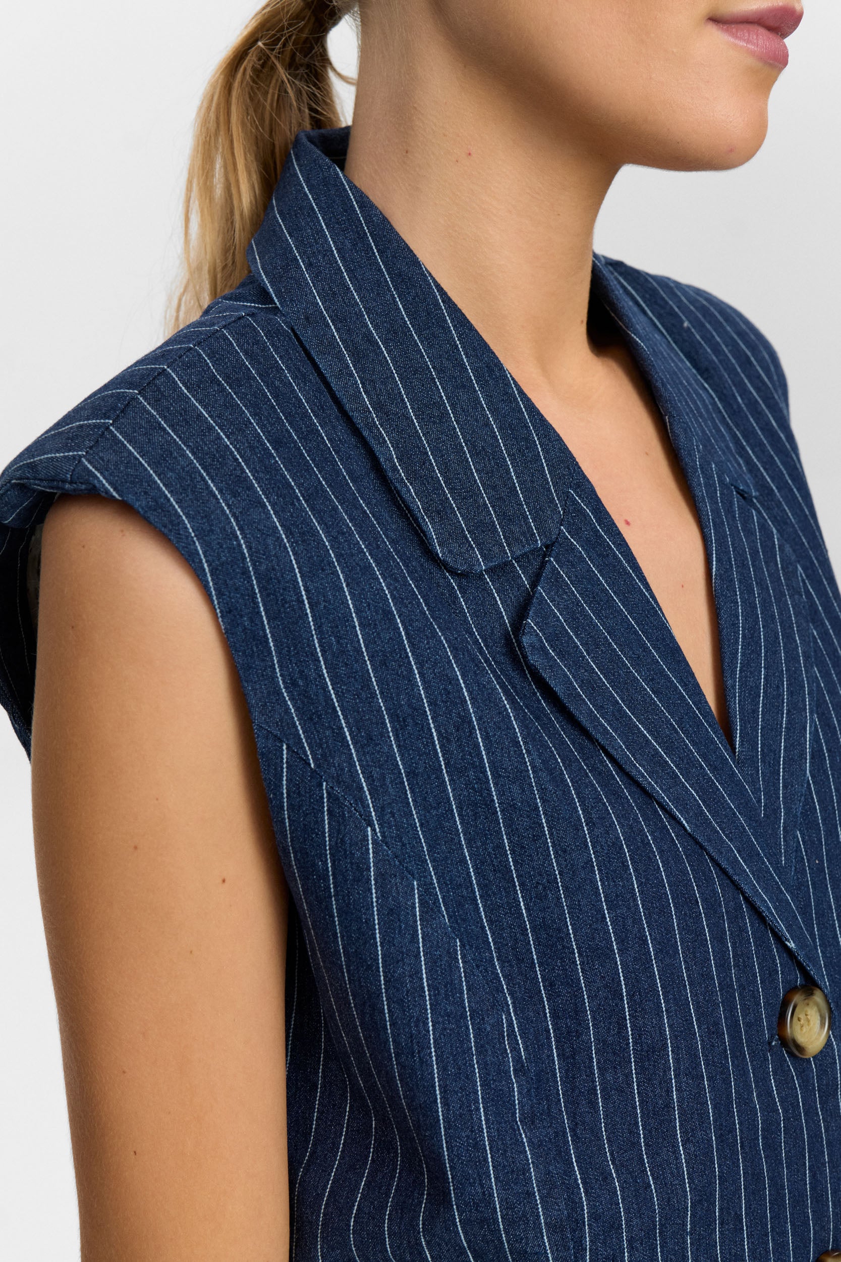 Nümph Vest - NuVibeke Vest i Medium Blue Denim