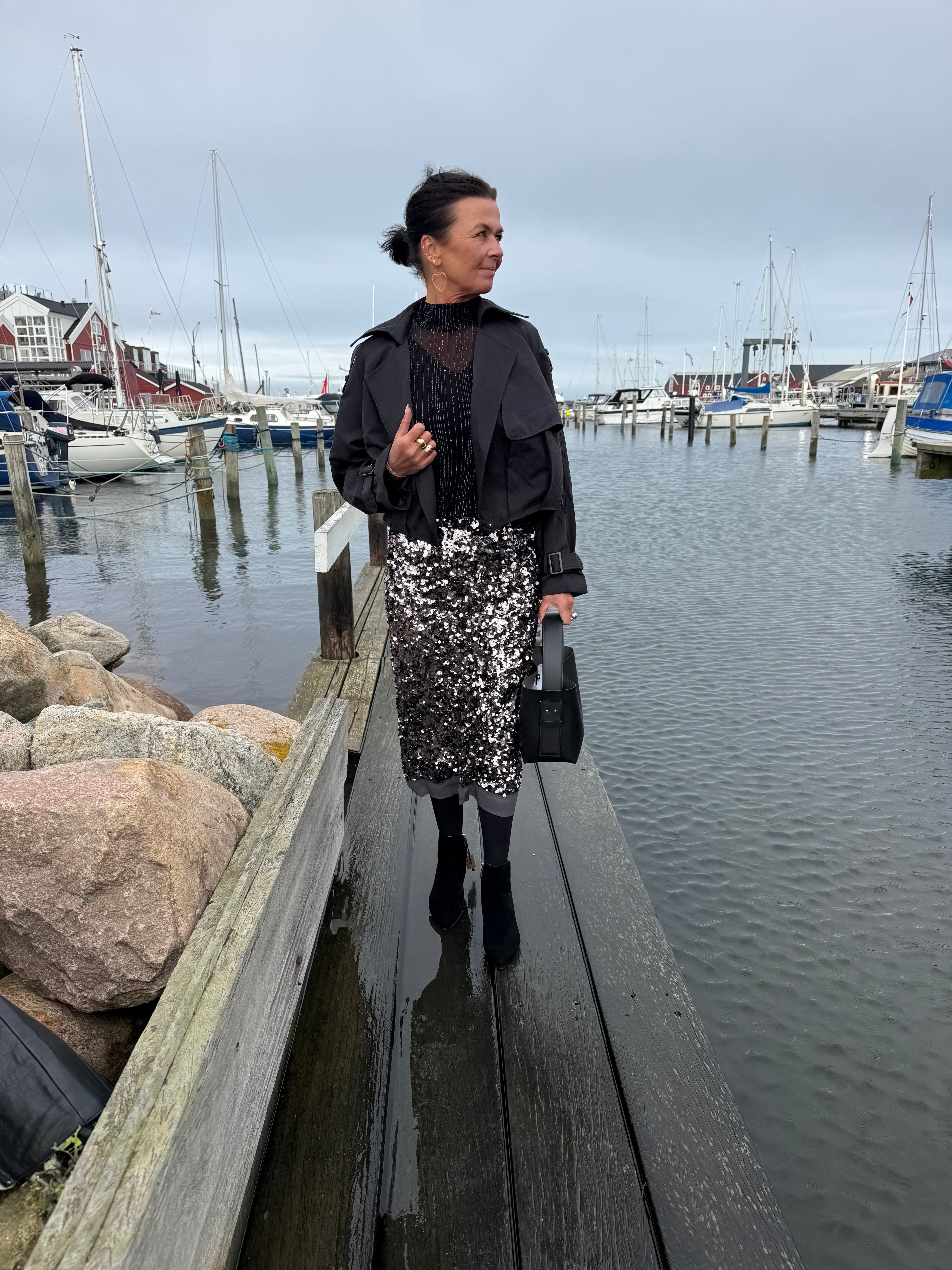 Second Female Nederdel - Shiny Nederdel i Gungrey Metal