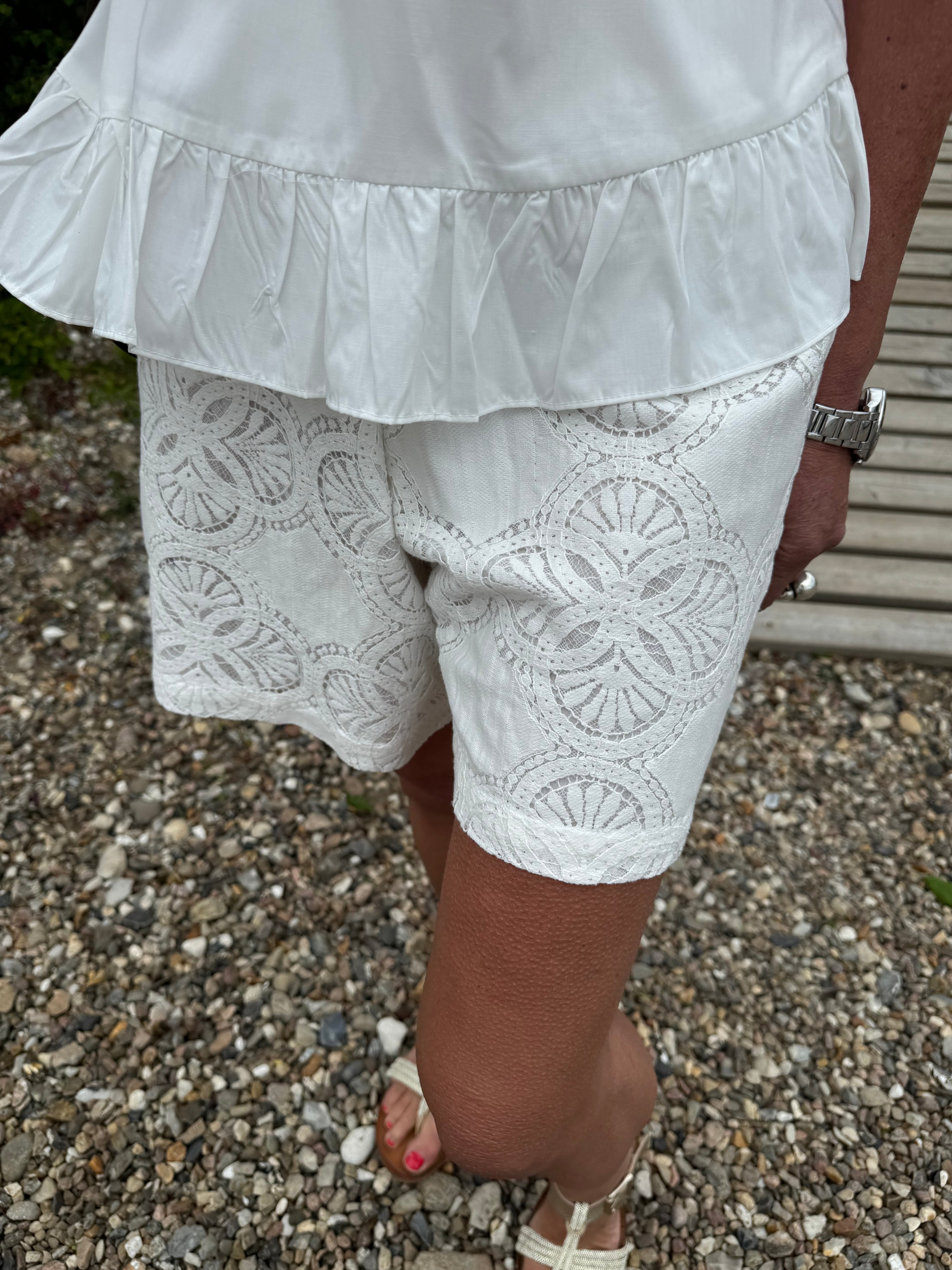 Black Colour Shorts - BcMilos Lace Shorts i Off White